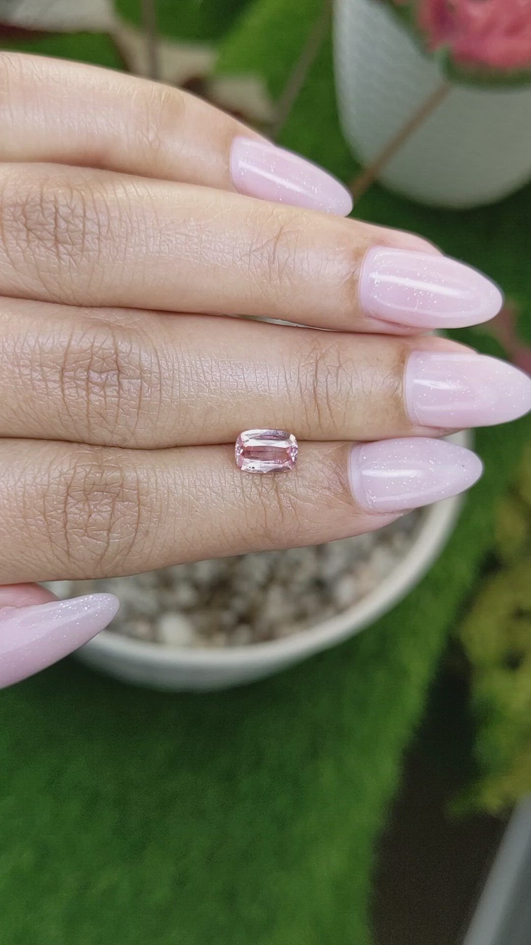 1.09 Ct. Padparadscha Sapphire from Ceylon (Sri Lanka) Size Video