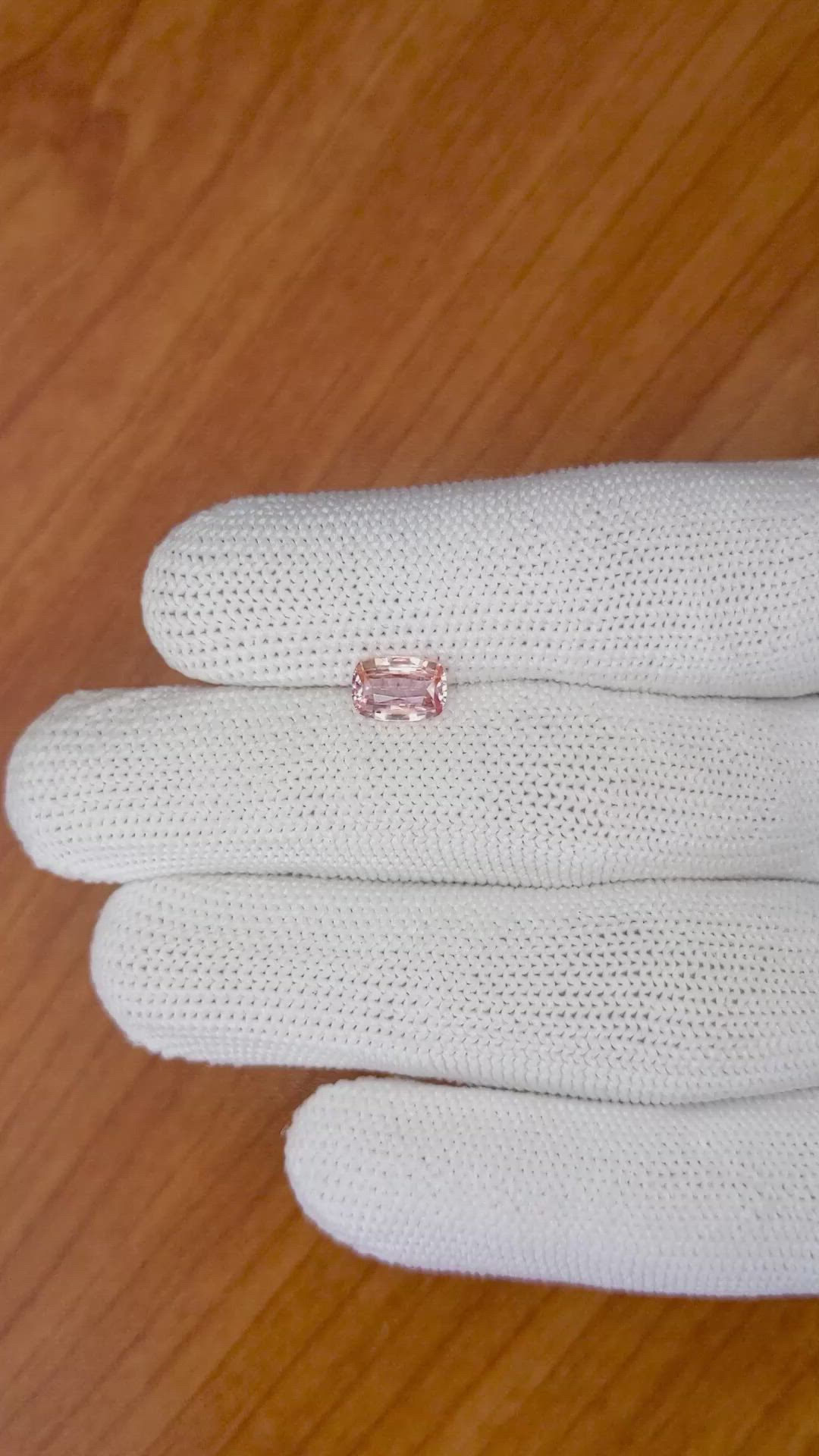 1.09 Ct. Padparadscha Sapphire from Ceylon (Sri Lanka) Size Video