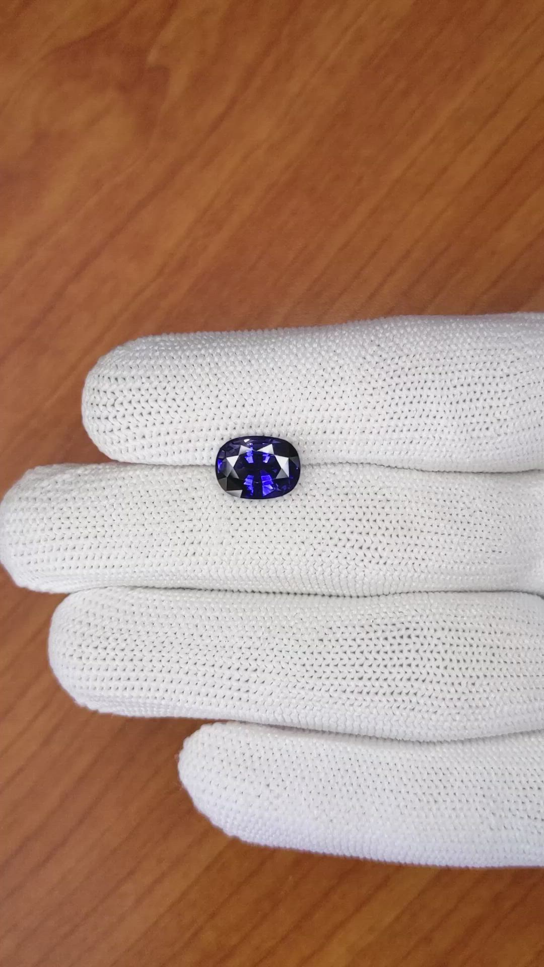 3.61 Ct. Blue Sapphire from Ceylon (Sri Lanka) Size Video
