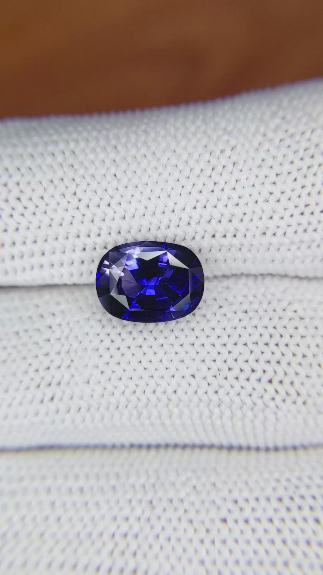 3.61 Ct. Blue Sapphire from Ceylon (Sri Lanka) Size Video