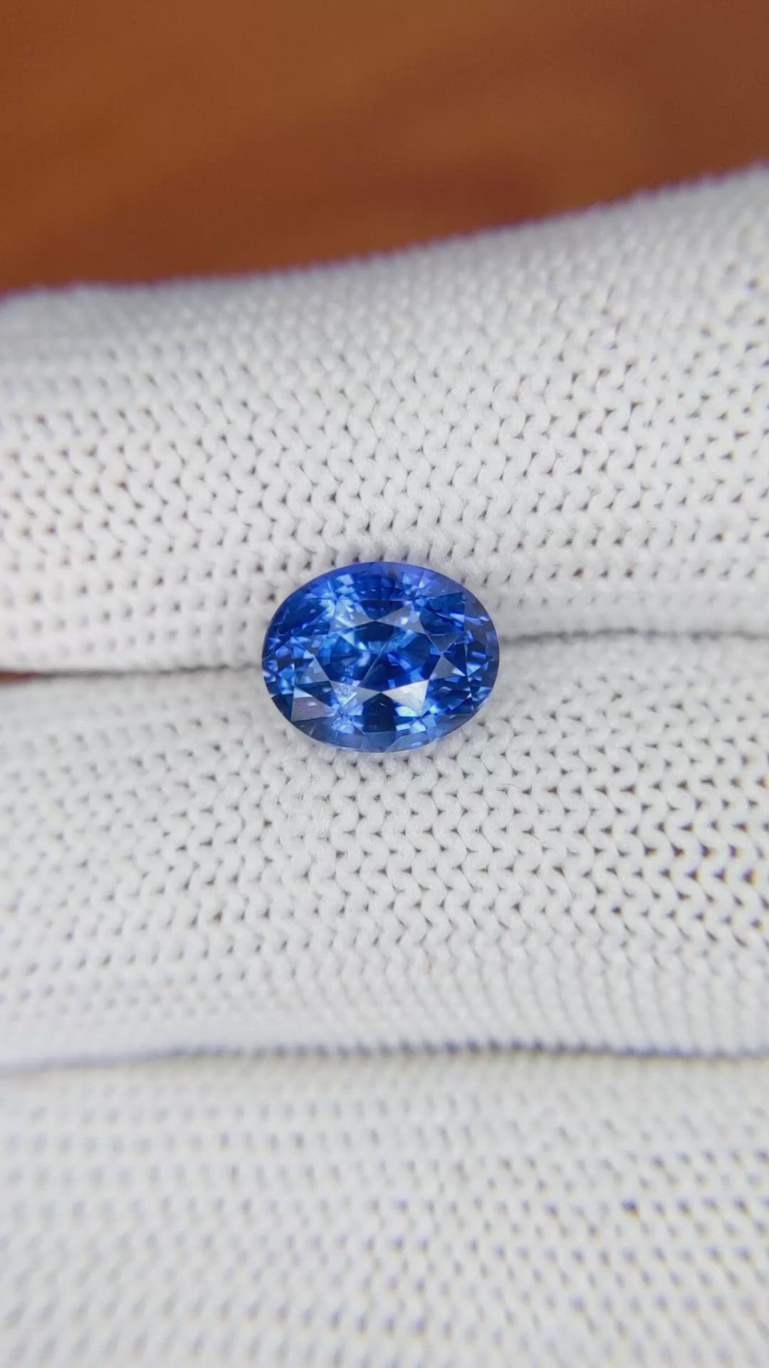 3.60 Ct. Blue Sapphire from Ceylon (Sri Lanka) Size Video