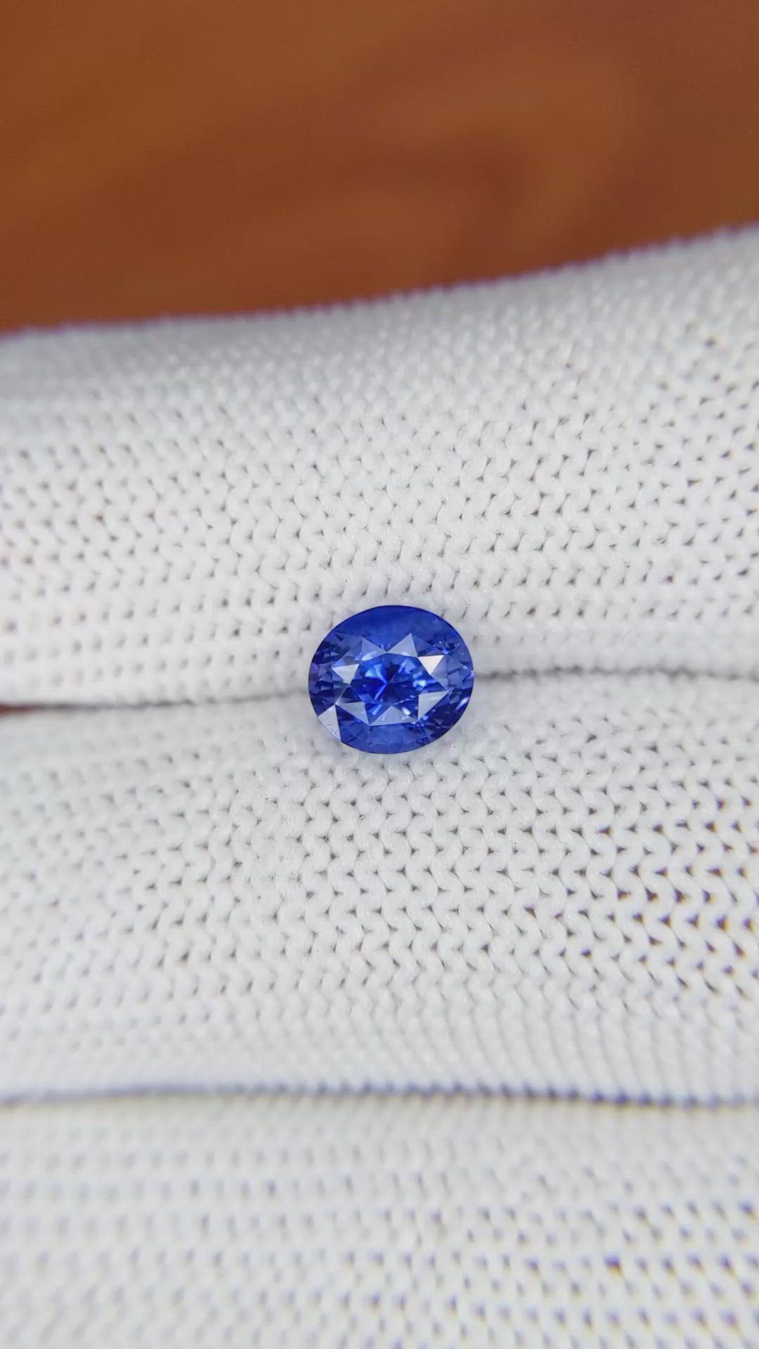 1.73 Ct. Blue Sapphire from Ceylon (Sri Lanka) Size Video