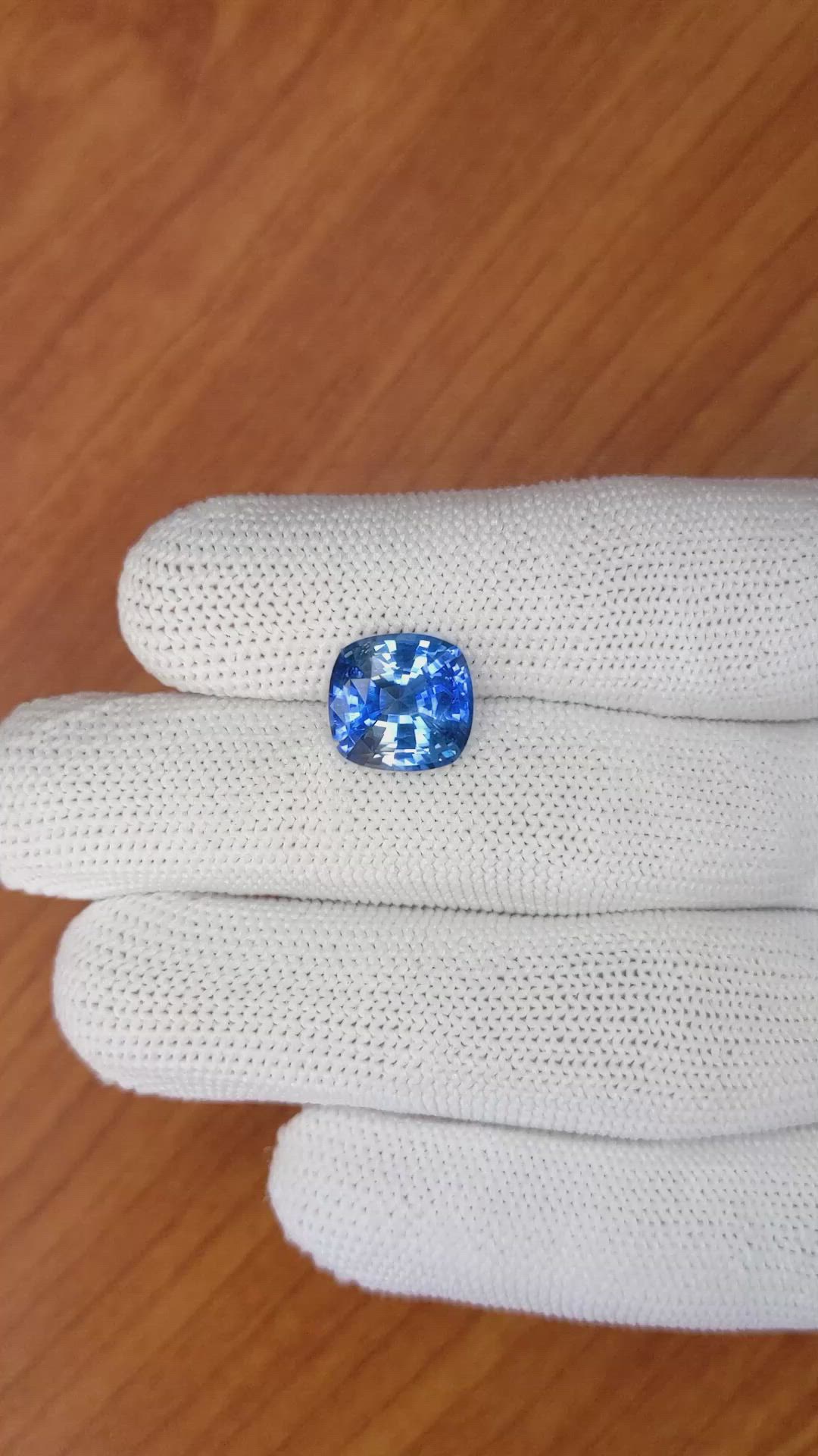 5.55 Ct. Blue Sapphire from Ceylon (Sri Lanka) Size Video