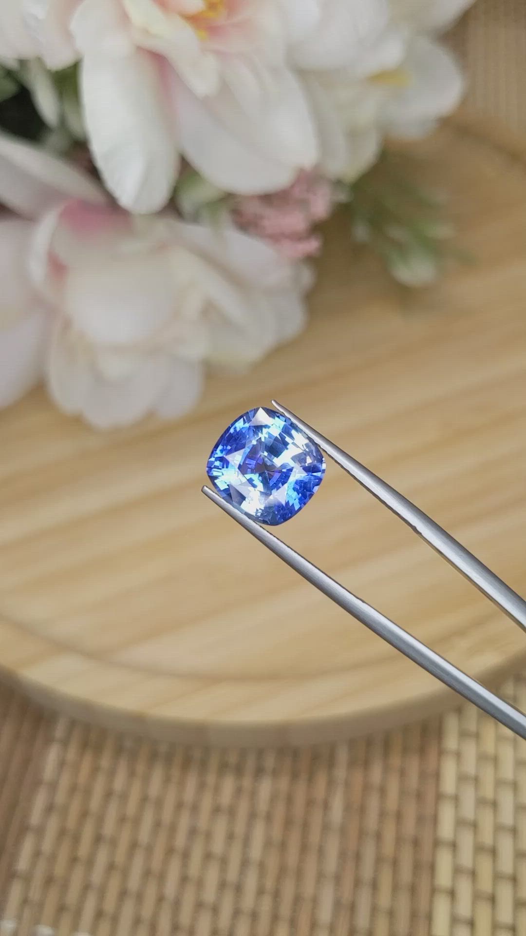 5.55 Ct. Blue Sapphire from Ceylon (Sri Lanka) Size Video