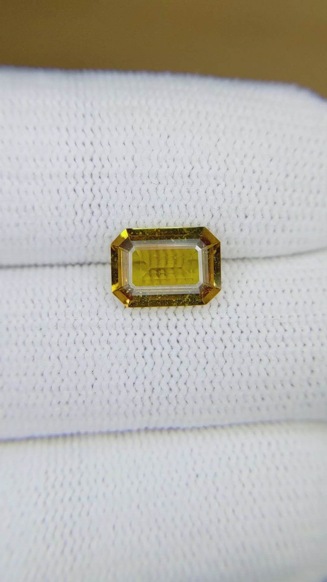 2.31 Ct. Yellowish Brown Sapphire from Ceylon (Sri Lanka) Size Video
