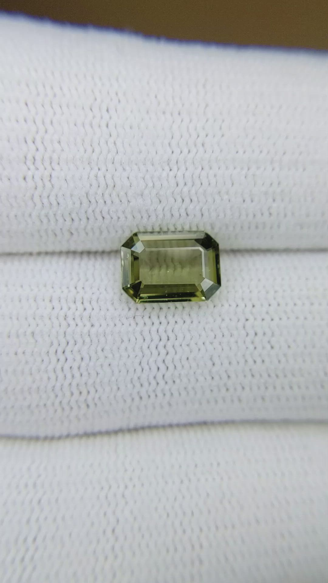 1.68 Ct. Green Sapphire from Ceylon (Sri Lanka) Size Video