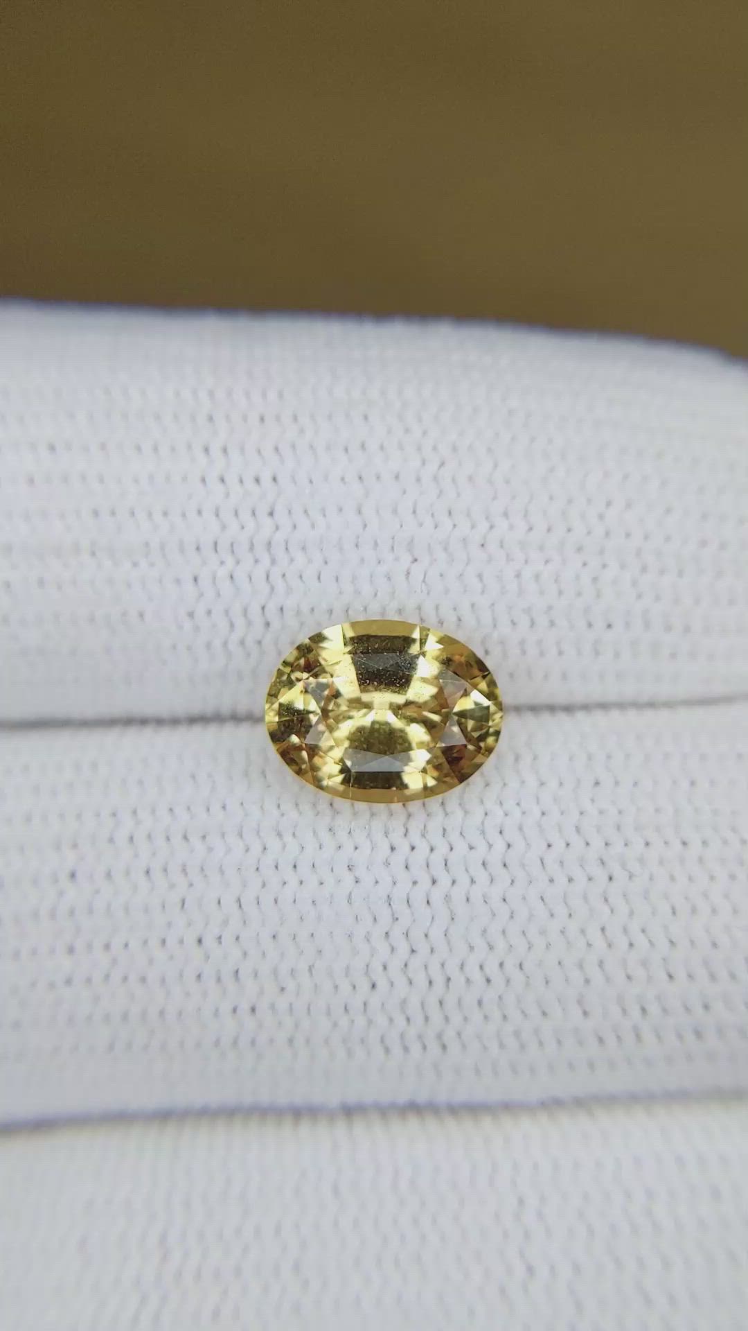 2.53 Ct. Yellow Sapphire from Ceylon (Sri Lanka) Size Video