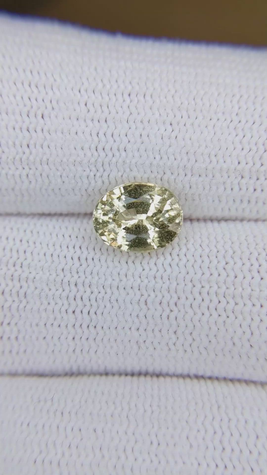2.59 Ct. Yellowish Green Sapphire from Ceylon (Sri Lanka) Size Video