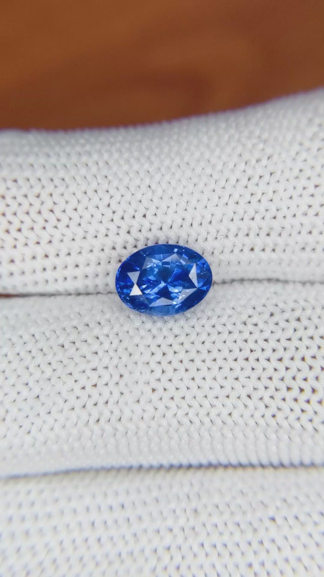 2.24 Ct. Blue Sapphire from Ceylon (Sri Lanka) Size Video