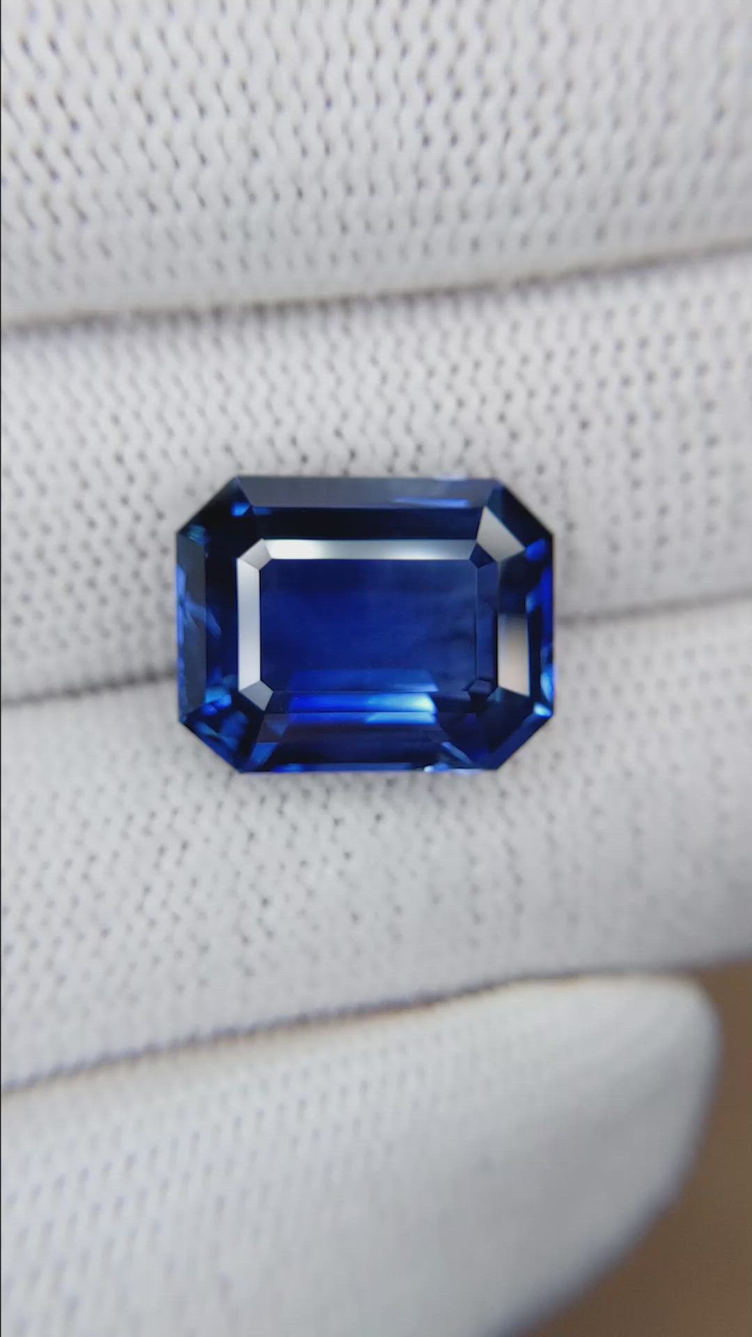 12.74 Ct. Blue Sapphire from Ceylon (Sri Lanka) Size Video