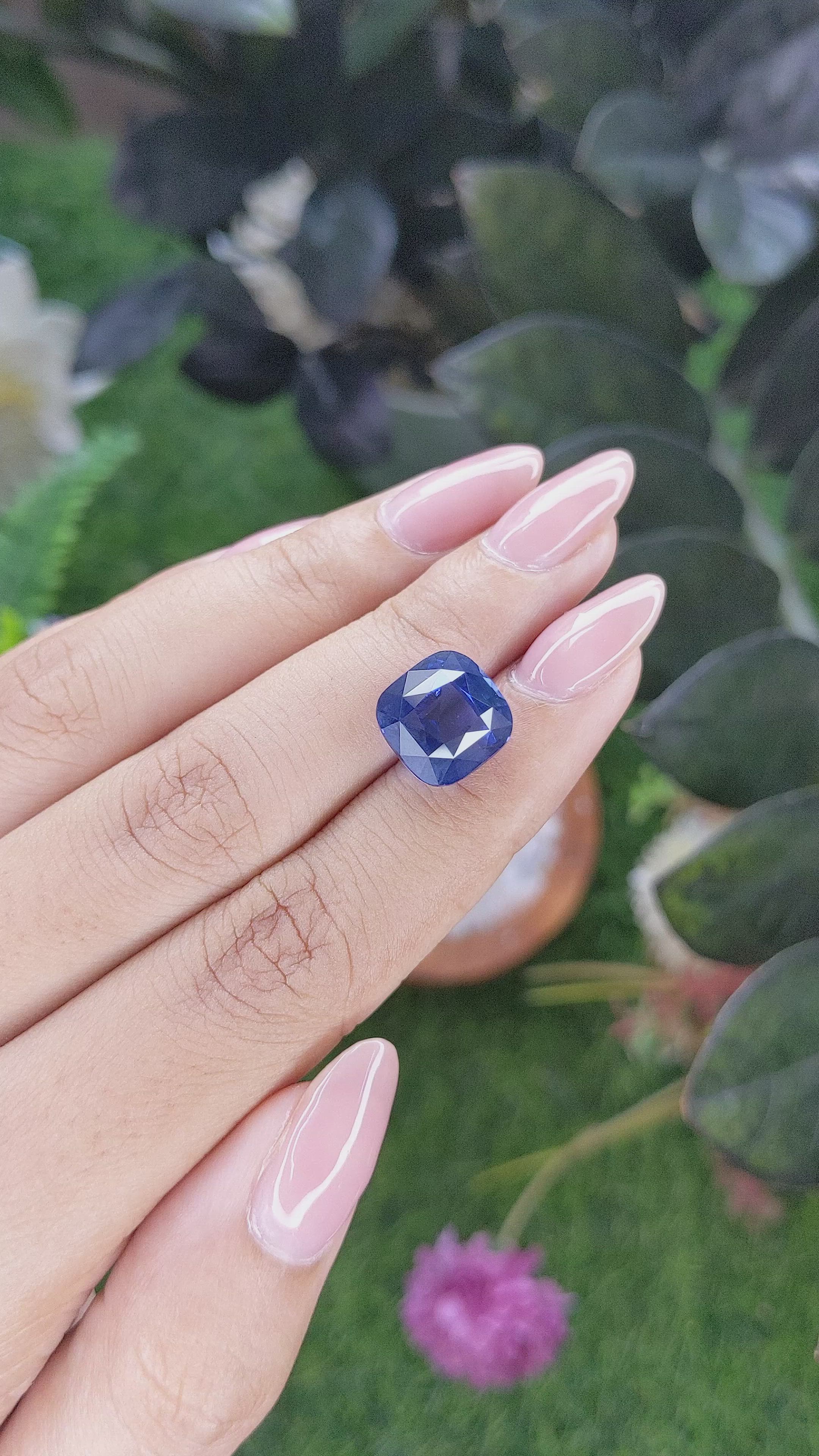10.10 Ct. Blue Sapphire from Ceylon (Sri Lanka) Size Video