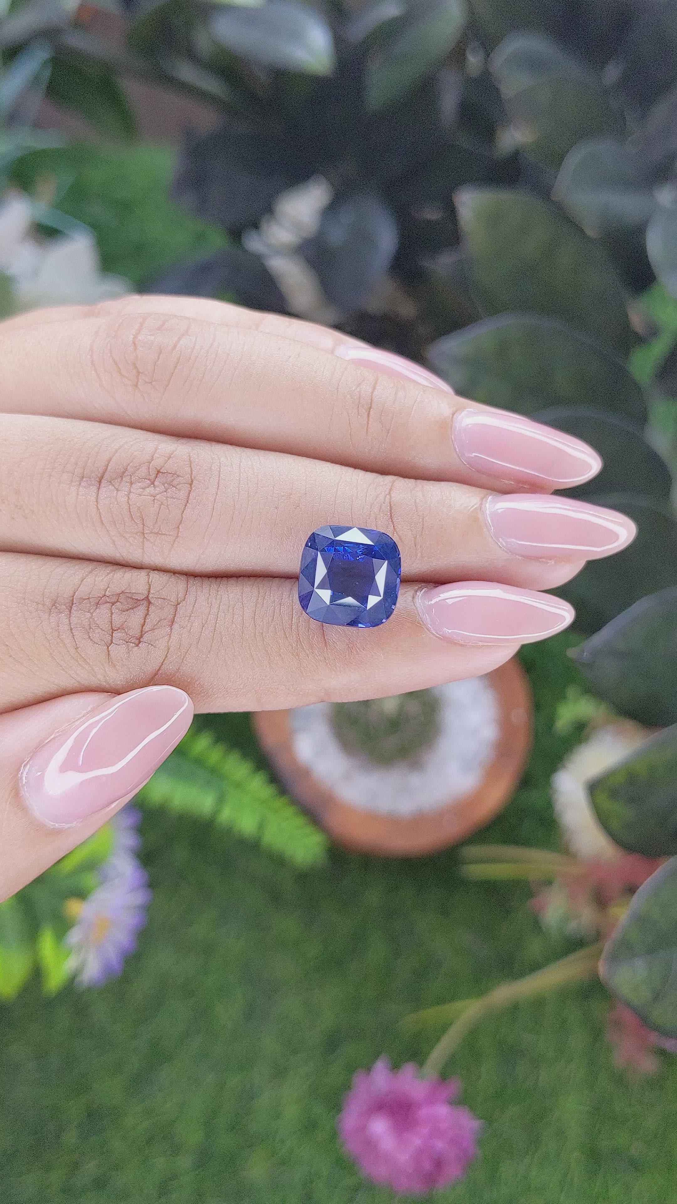 10.10 Ct. Blue Sapphire from Ceylon (Sri Lanka) Size Video