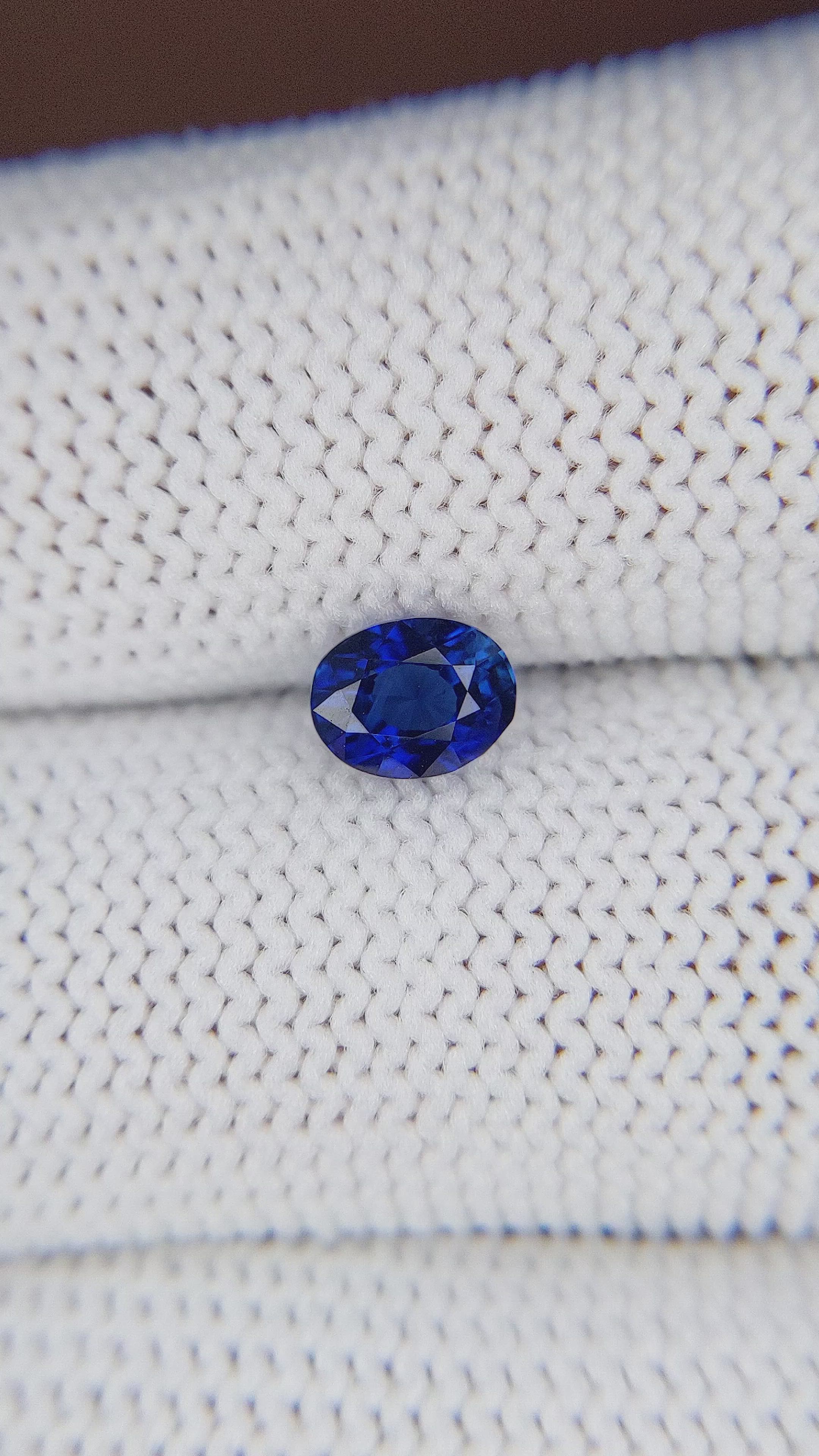 1.03 Ct. Blue Sapphire from Ceylon (Sri Lanka) Size Video