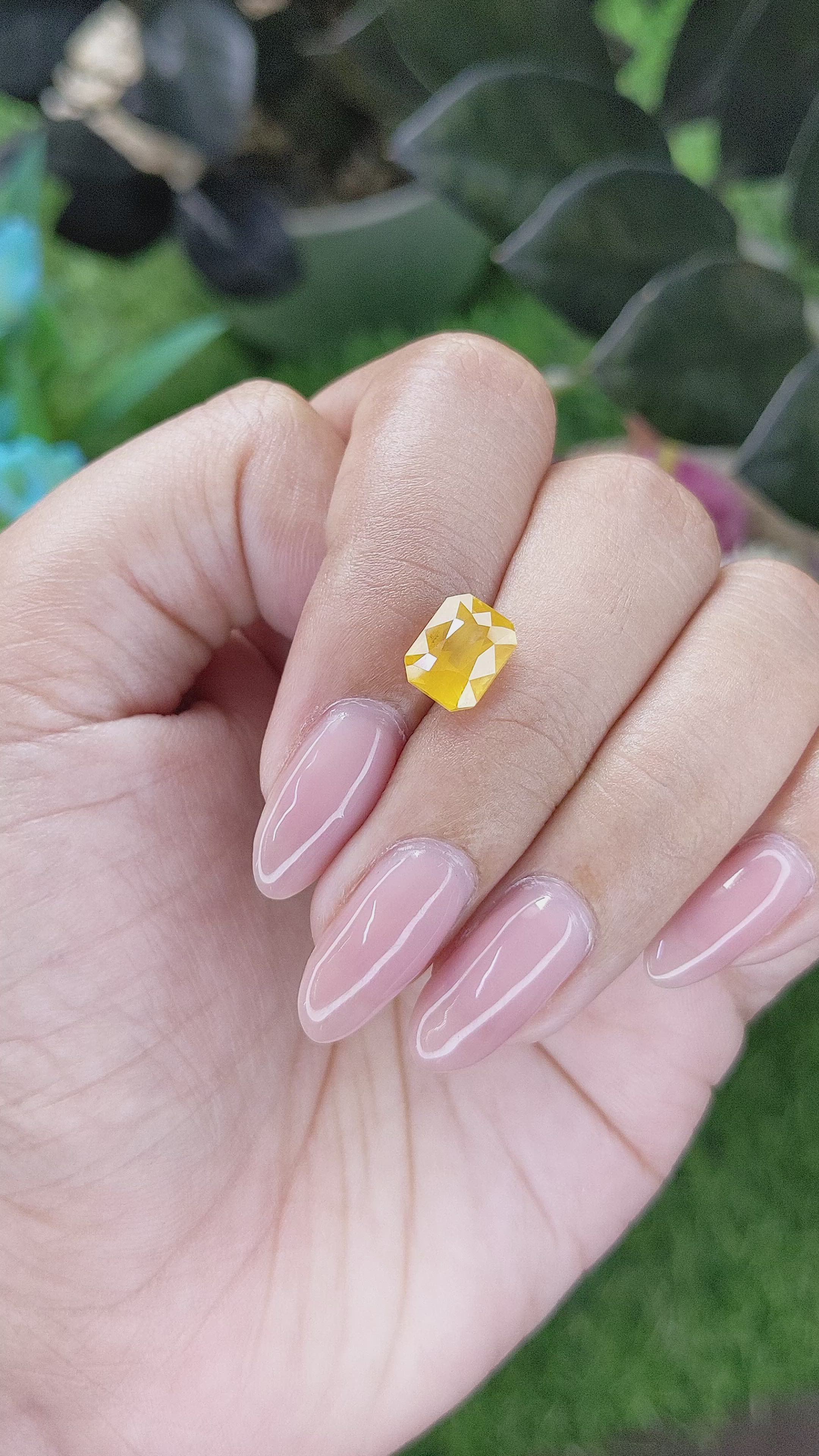3.01 Ct. Orangish Yellow Sapphire from Ceylon (Sri Lanka) Size Video