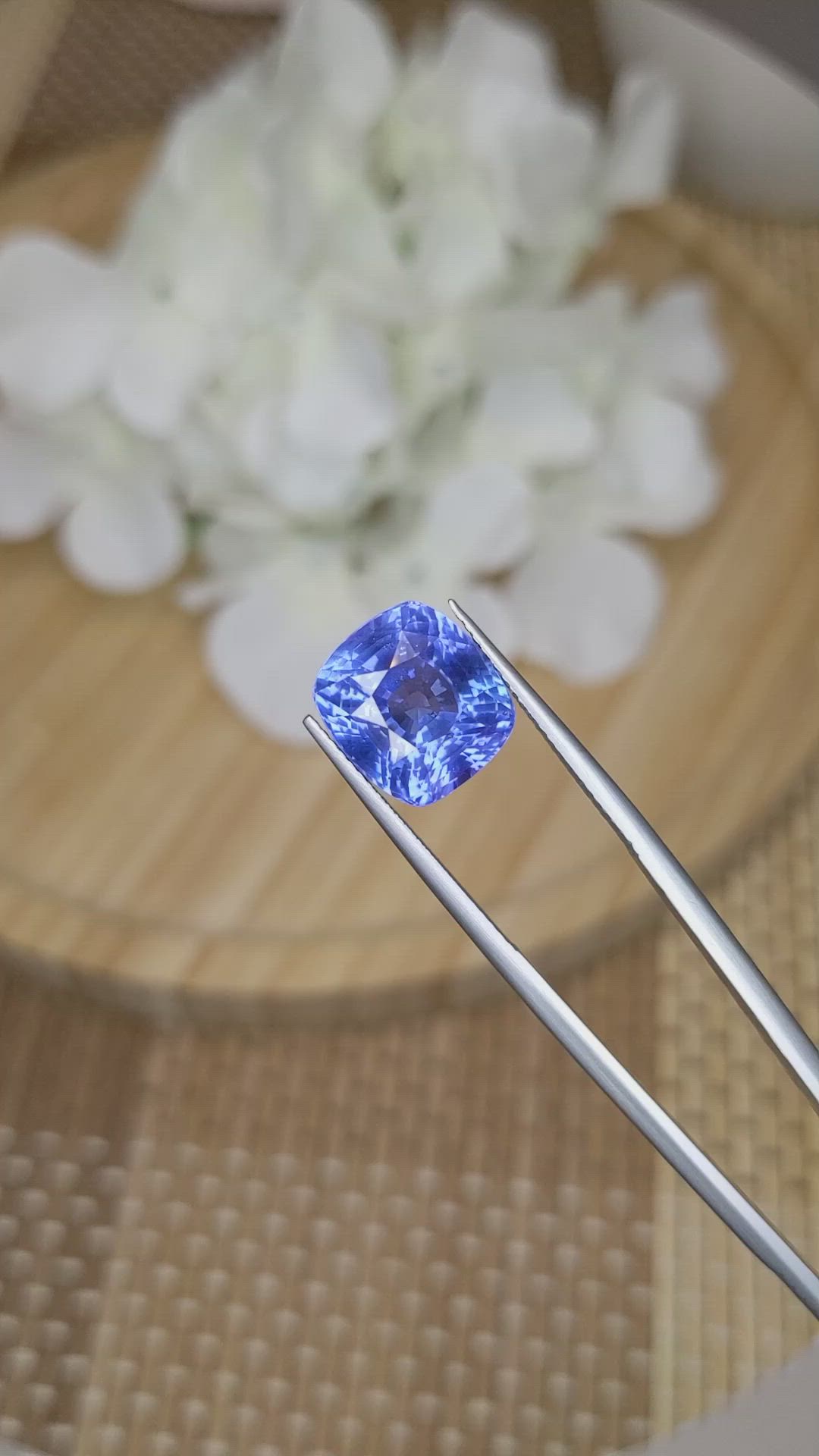 10.10 Ct. Blue Sapphire from Ceylon (Sri Lanka) Size Video