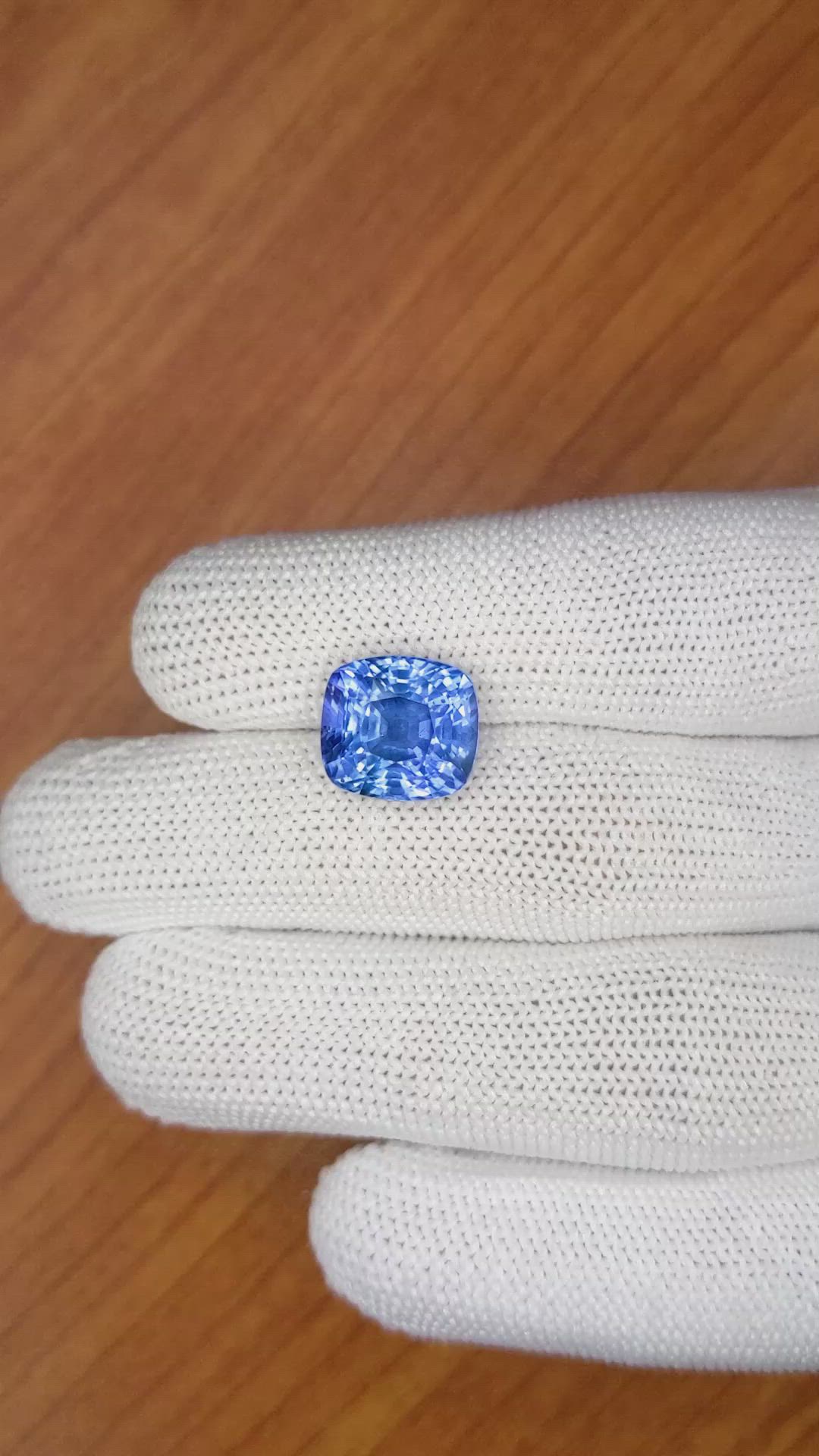 10.10 Ct. Blue Sapphire from Ceylon (Sri Lanka) Size Video