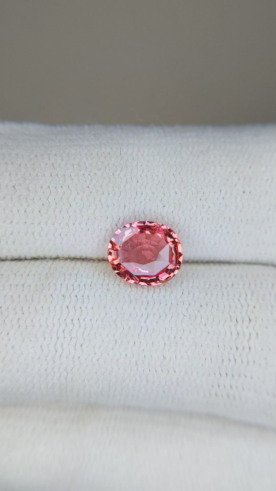 1.60 Ct. Padparadscha Sapphire from Ceylon (Sri Lanka) Size Video