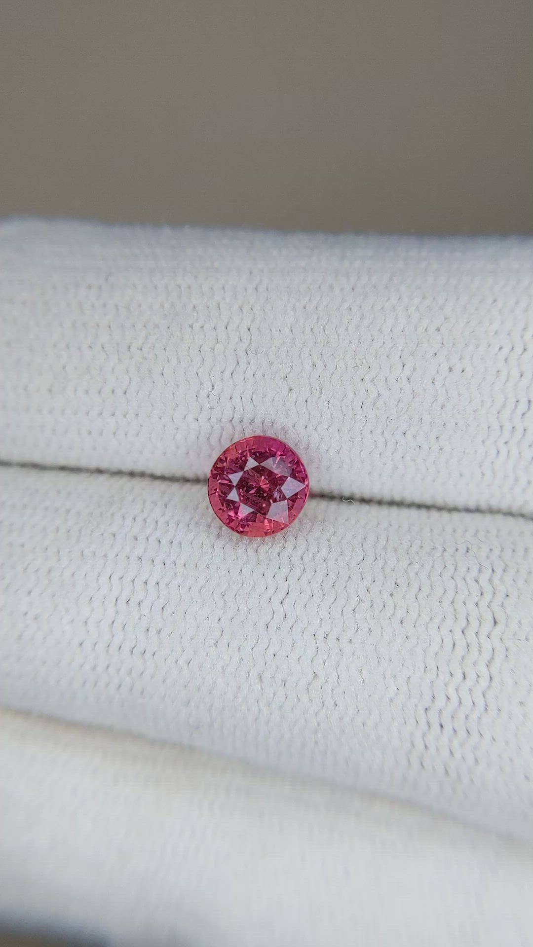 1.07 Ct. Reddish Pink Sapphire from Ceylon (Sri Lanka) Size Video