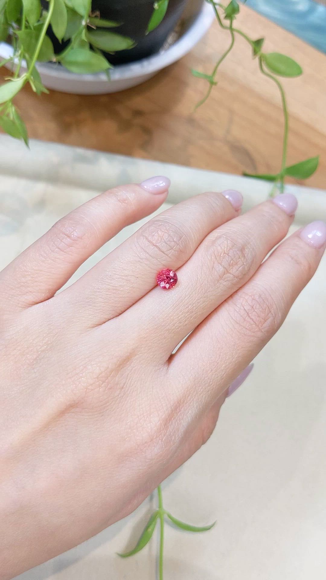 1.07 Ct. Reddish Pink Sapphire from Ceylon (Sri Lanka) Size Video