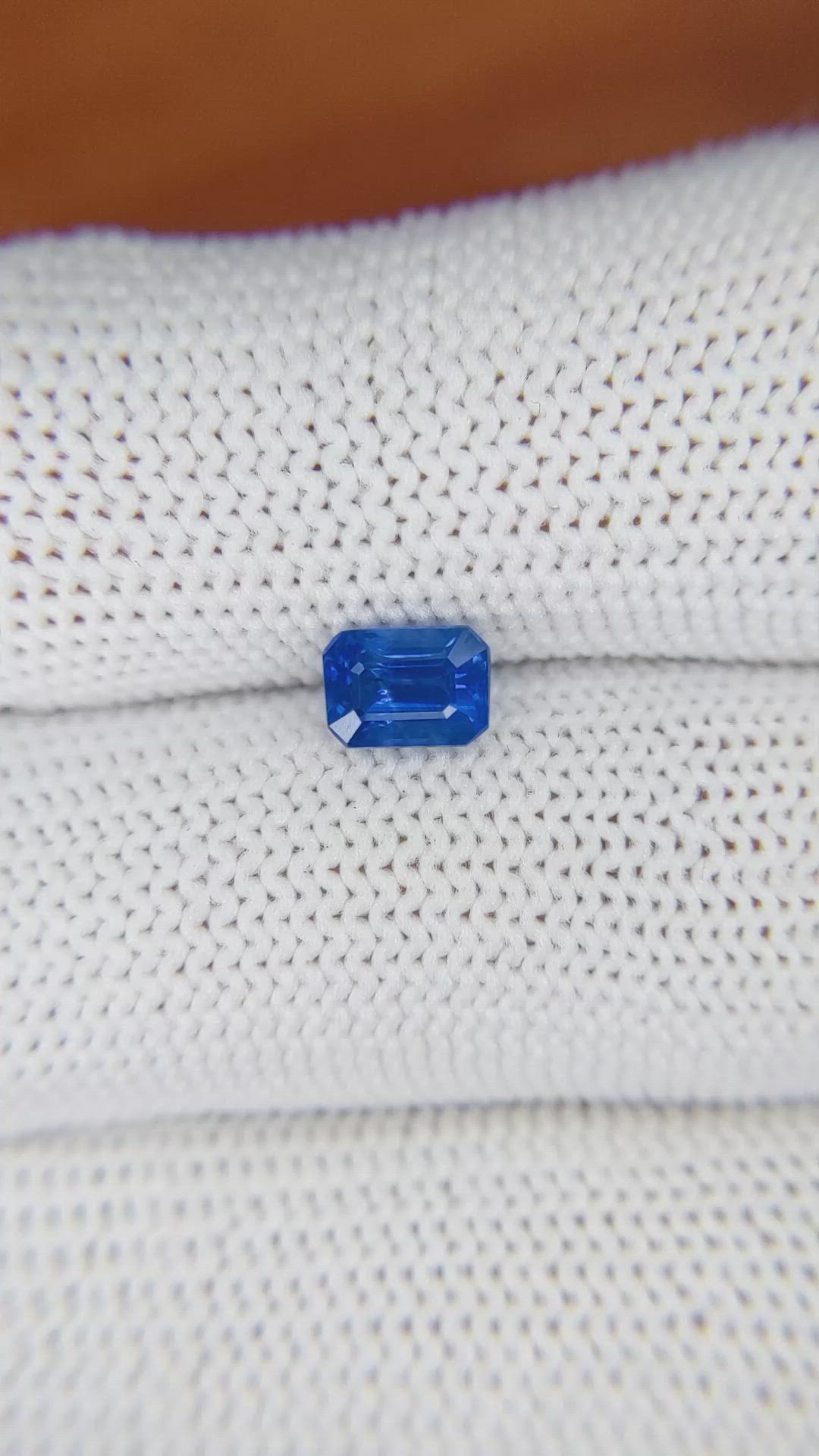 1.05 Ct. Blue Sapphire from Ceylon (Sri Lanka) Size Video