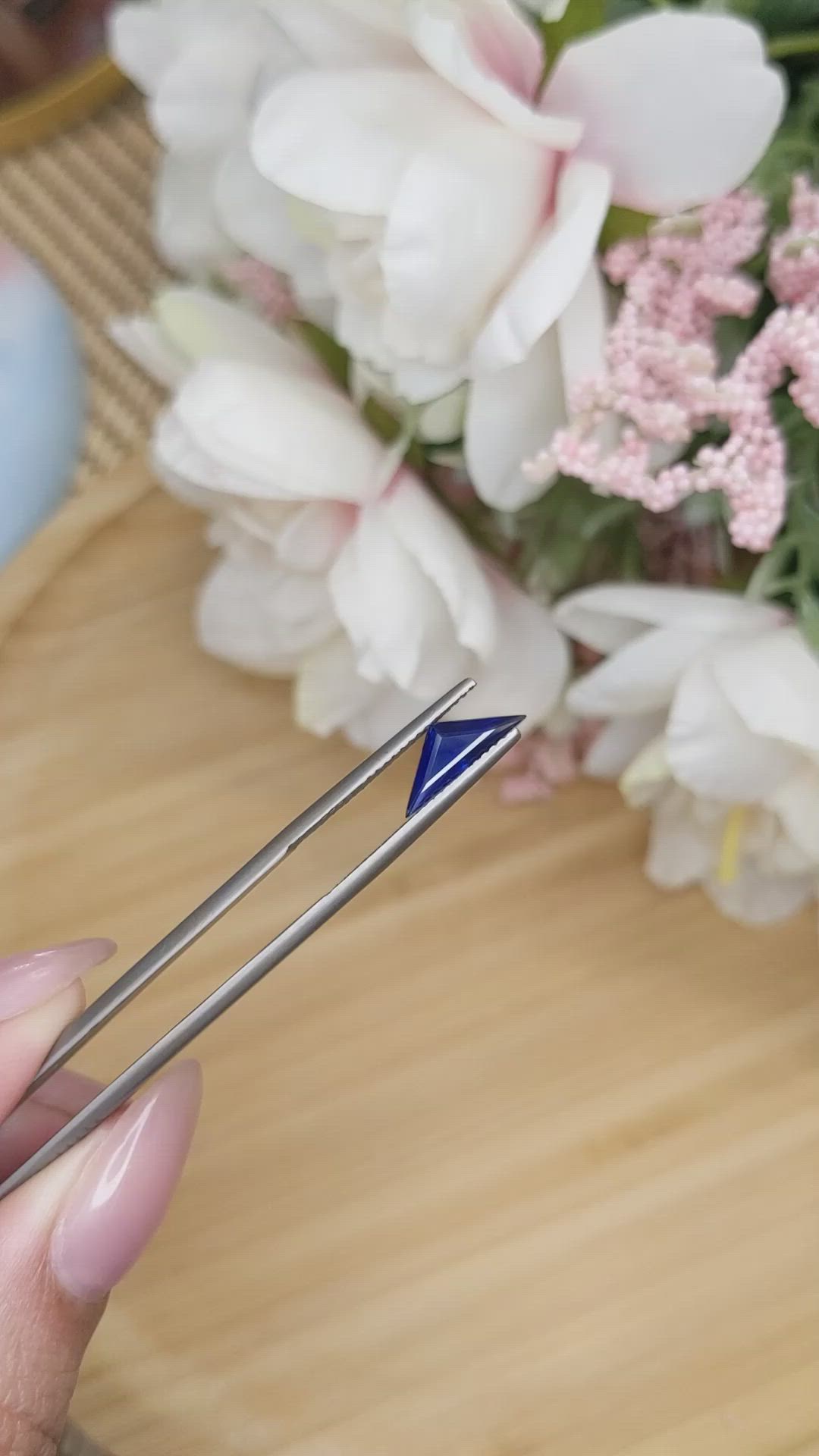 0.75 Ct. Blue Sapphire from Ceylon (Sri Lanka) Size Video