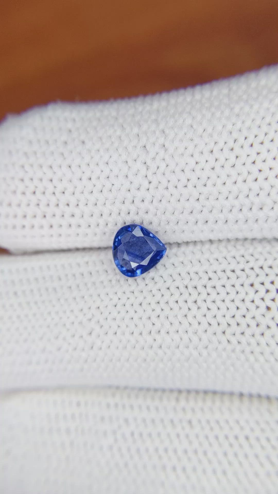 0.70 Ct. Blue Sapphire from Ceylon (Sri Lanka) Size Video