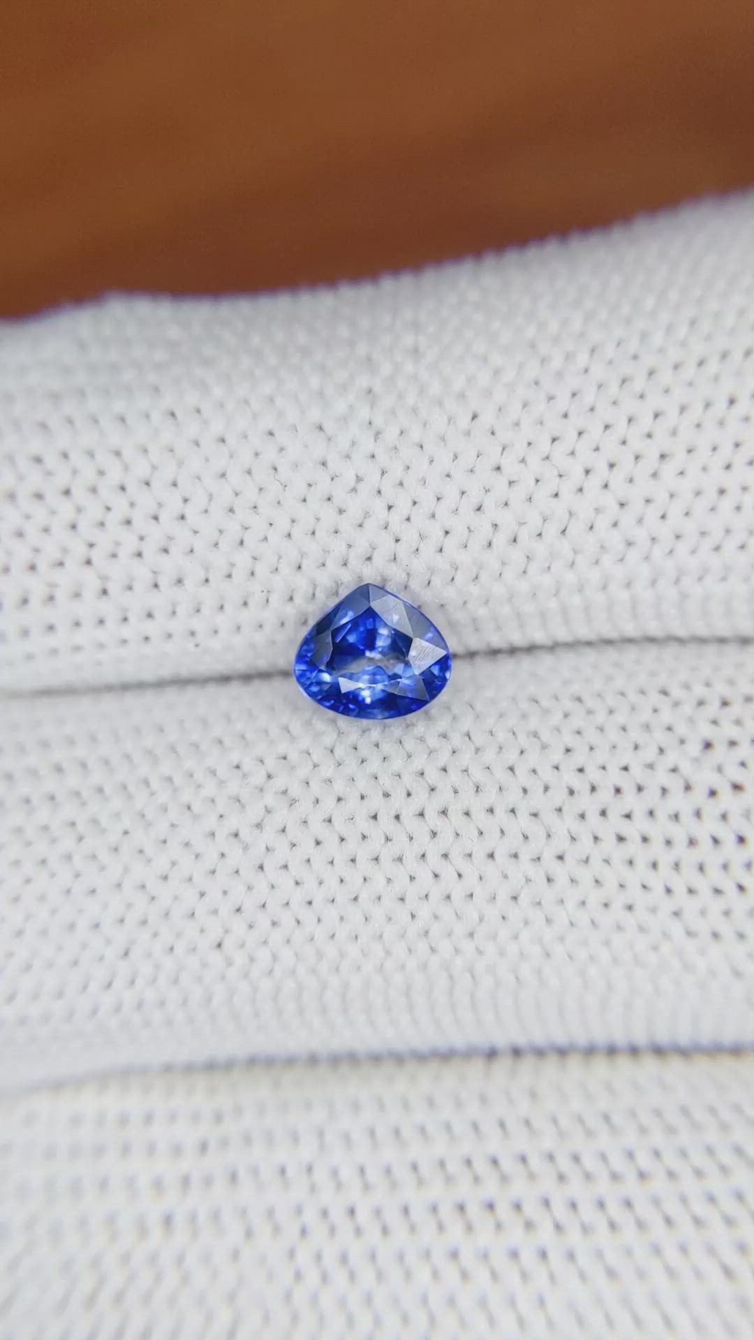 1.01 Ct. Blue Sapphire from Ceylon (Sri Lanka) Size Video