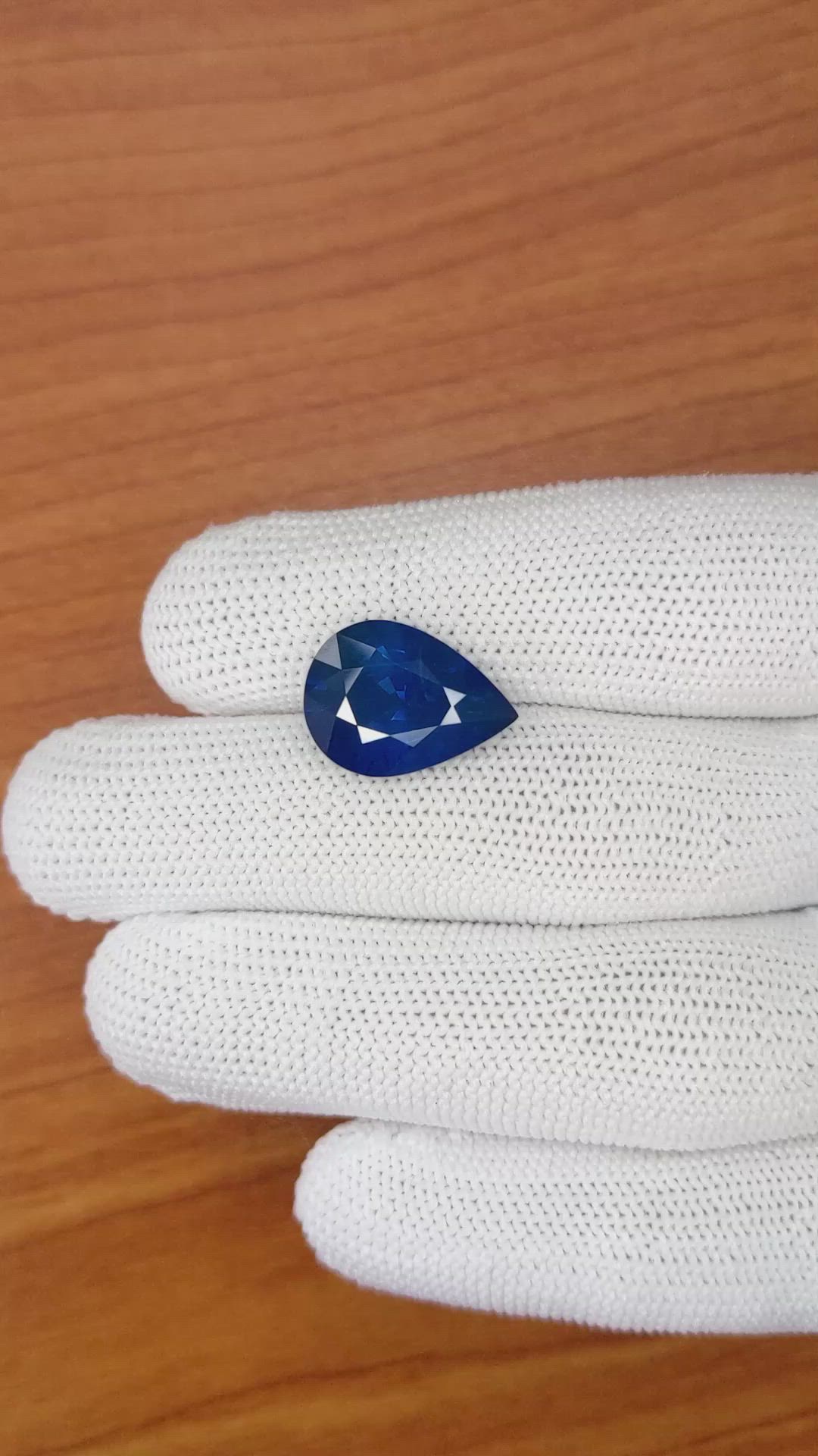 9.87 Ct. Blue Sapphire from Ceylon (Sri Lanka) Size Video