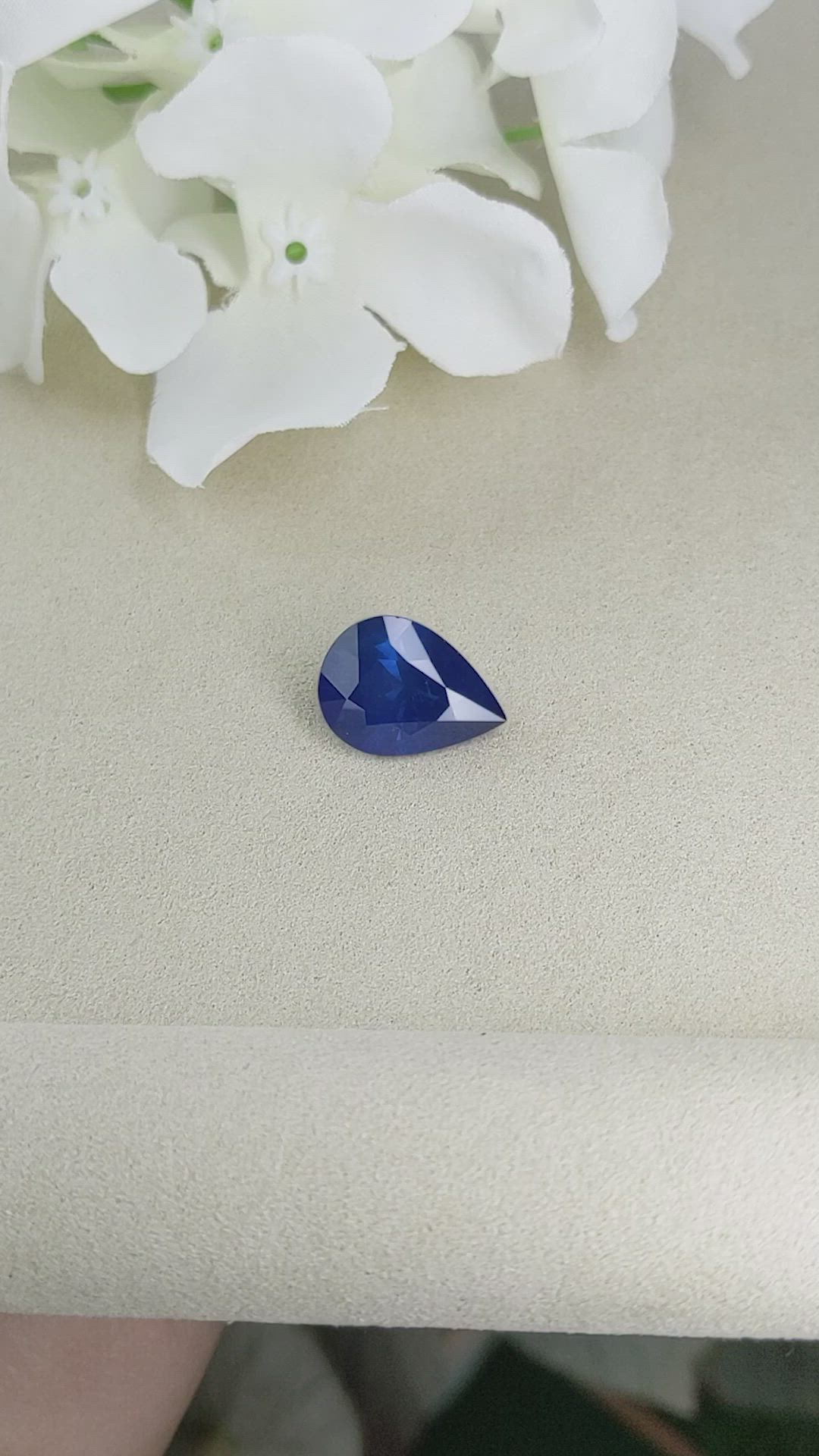 9.87 Ct. Blue Sapphire from Ceylon (Sri Lanka) Size Video