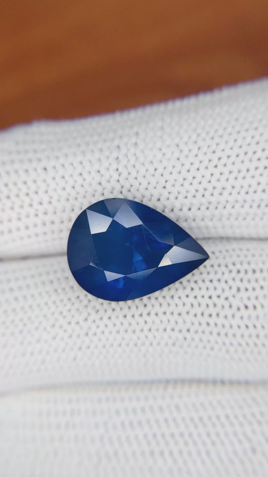 9.87 Ct. Blue Sapphire from Ceylon (Sri Lanka) Size Video