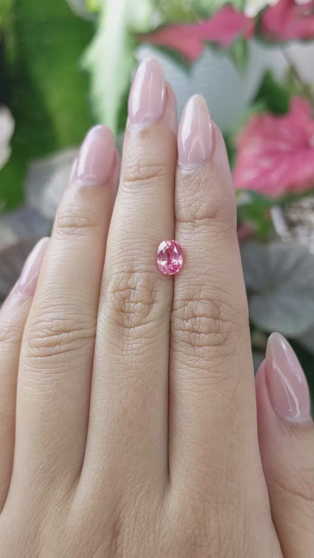 1.26 Ct. Padparadscha Sapphire from Ceylon (Sri Lanka) Size Video