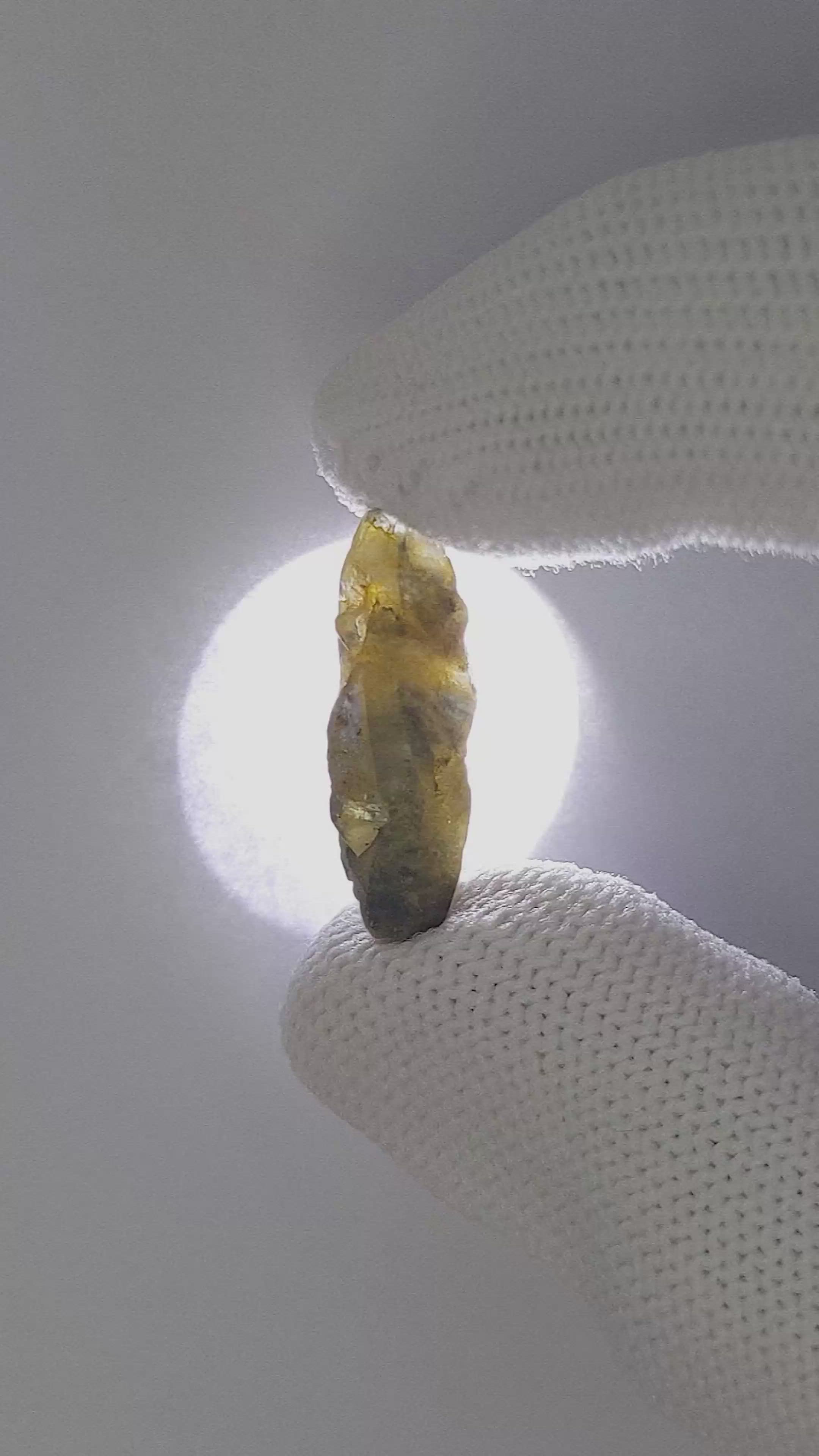 11.64 Ct. Bi Color / Parti Rough Sapphire from Ceylon (Sri Lanka) Size Video