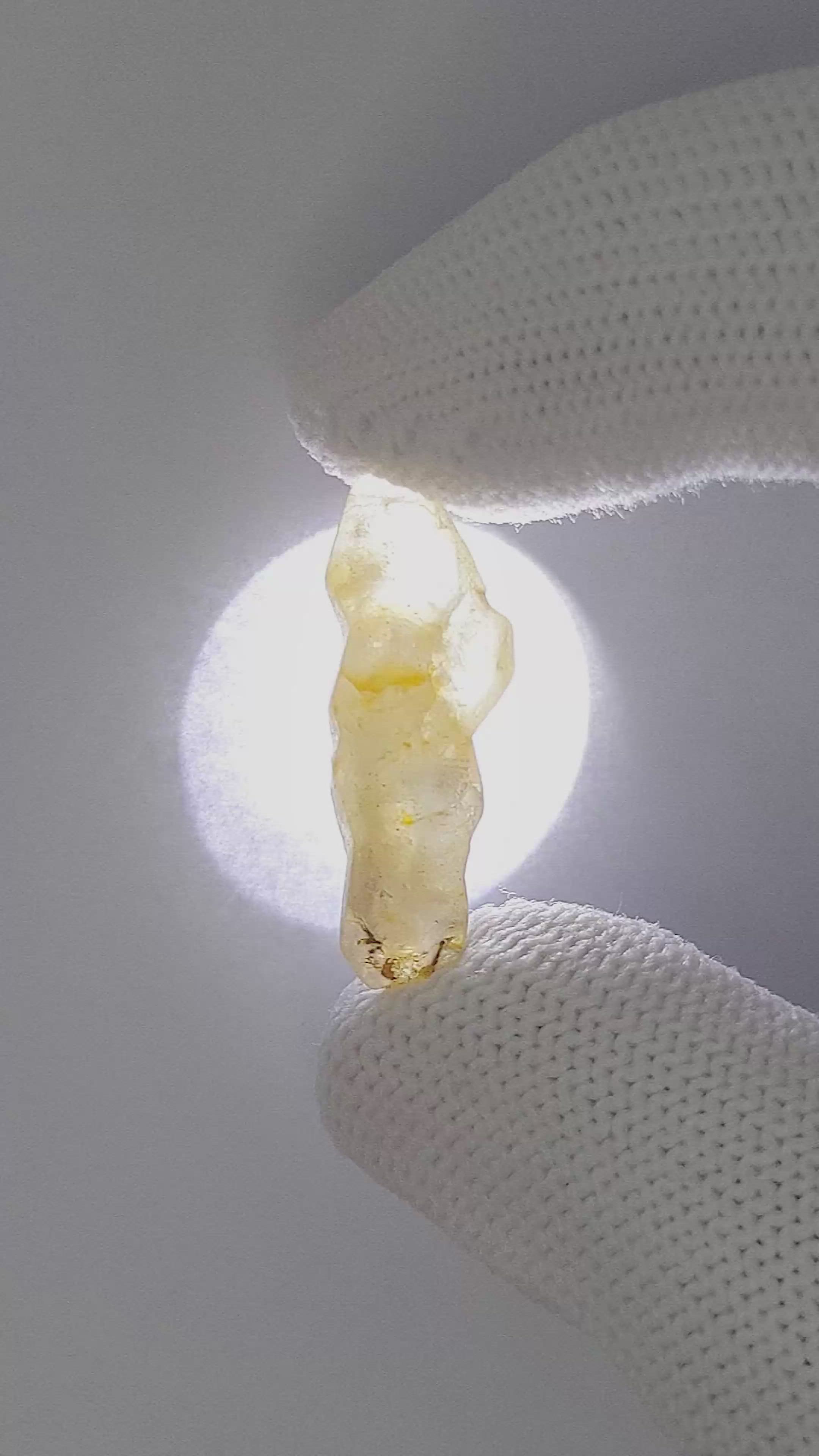 14.37 Ct. Yellow Sapphire from Ceylon (Sri Lanka) Size Video