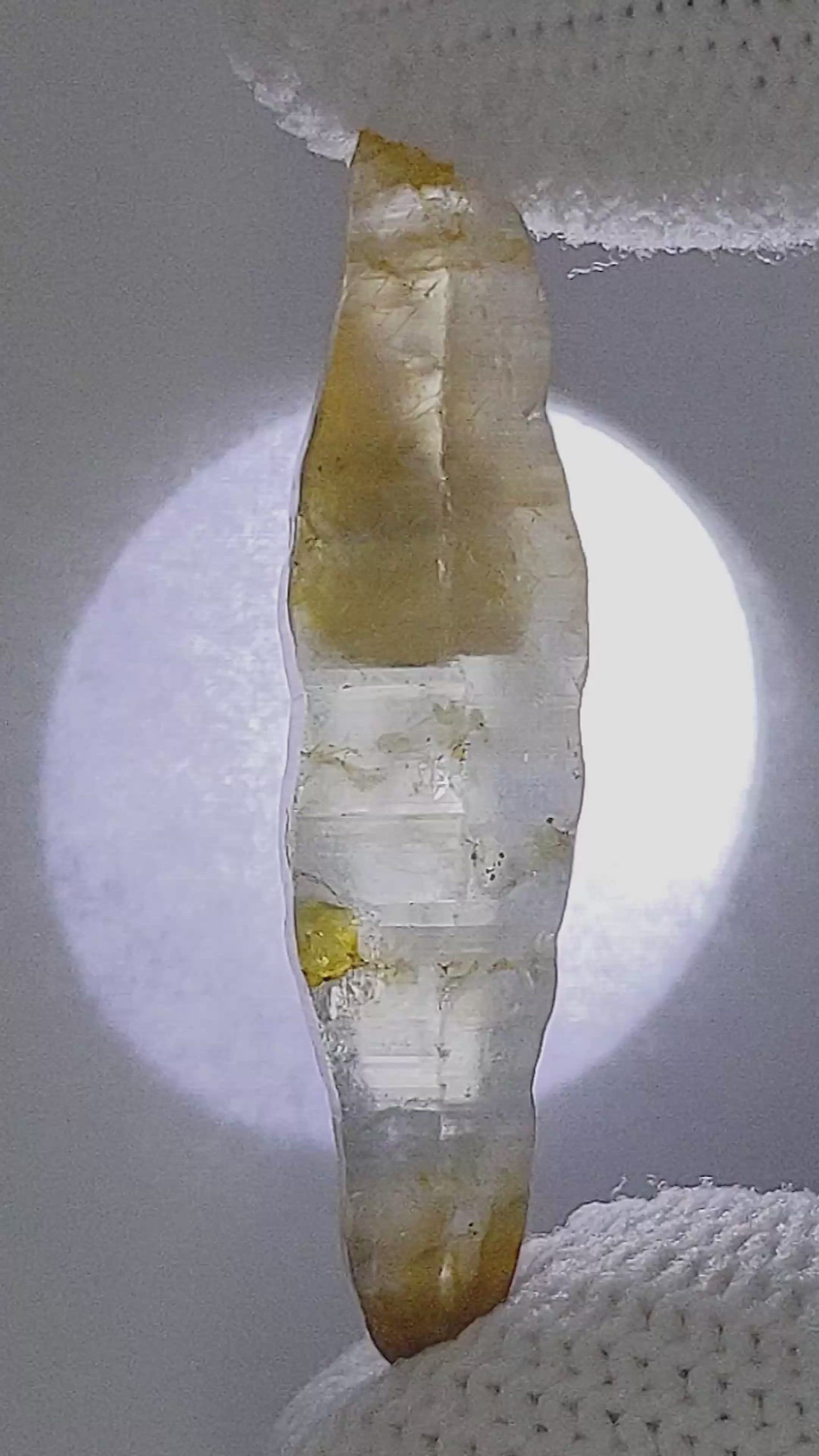 21.63 Ct. Bi Color / Parti Sapphire from Ceylon (Sri Lanka) Size Video
