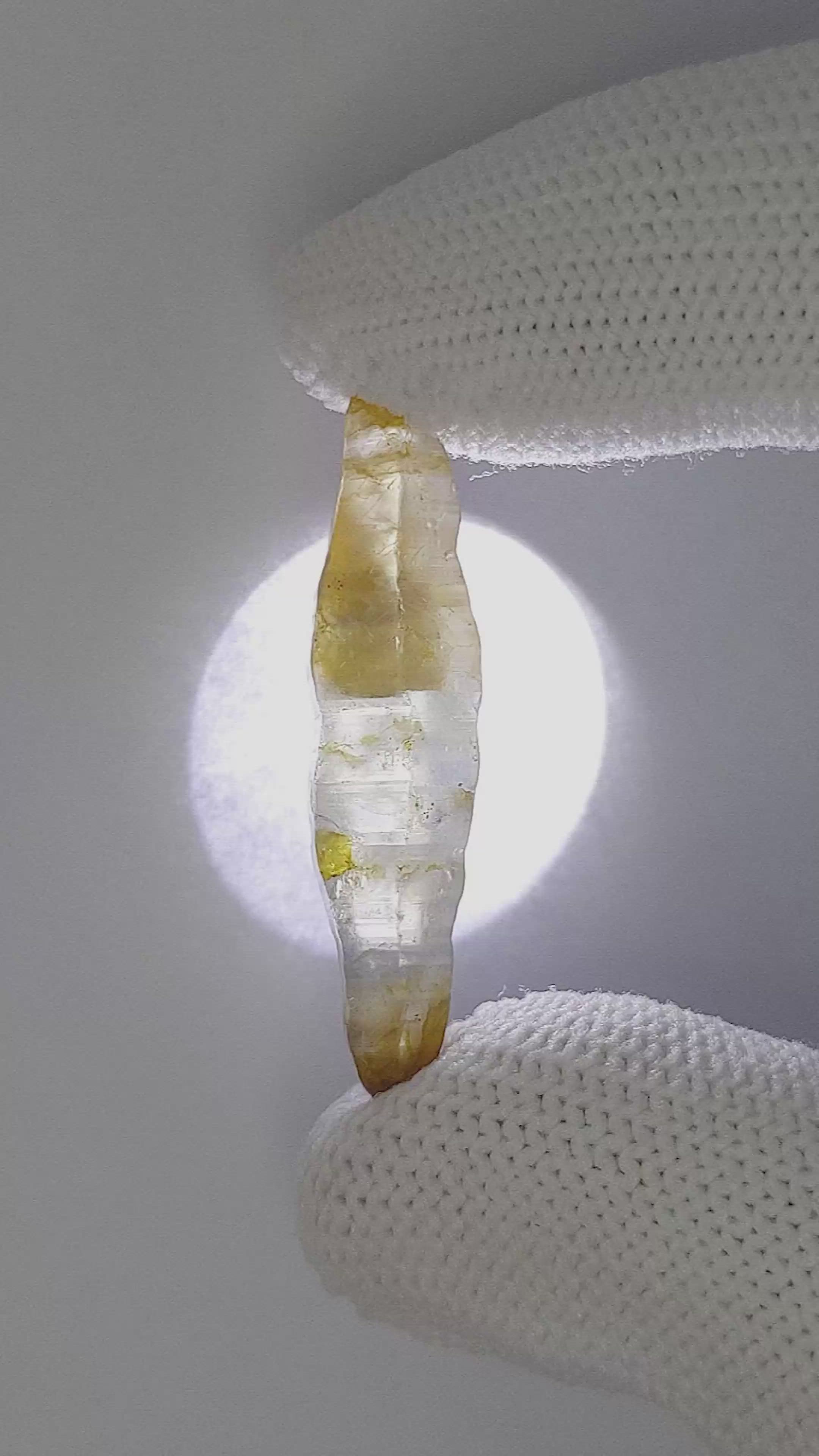 21.63 Ct. Bi Color / Parti Sapphire from Ceylon (Sri Lanka) Size Video