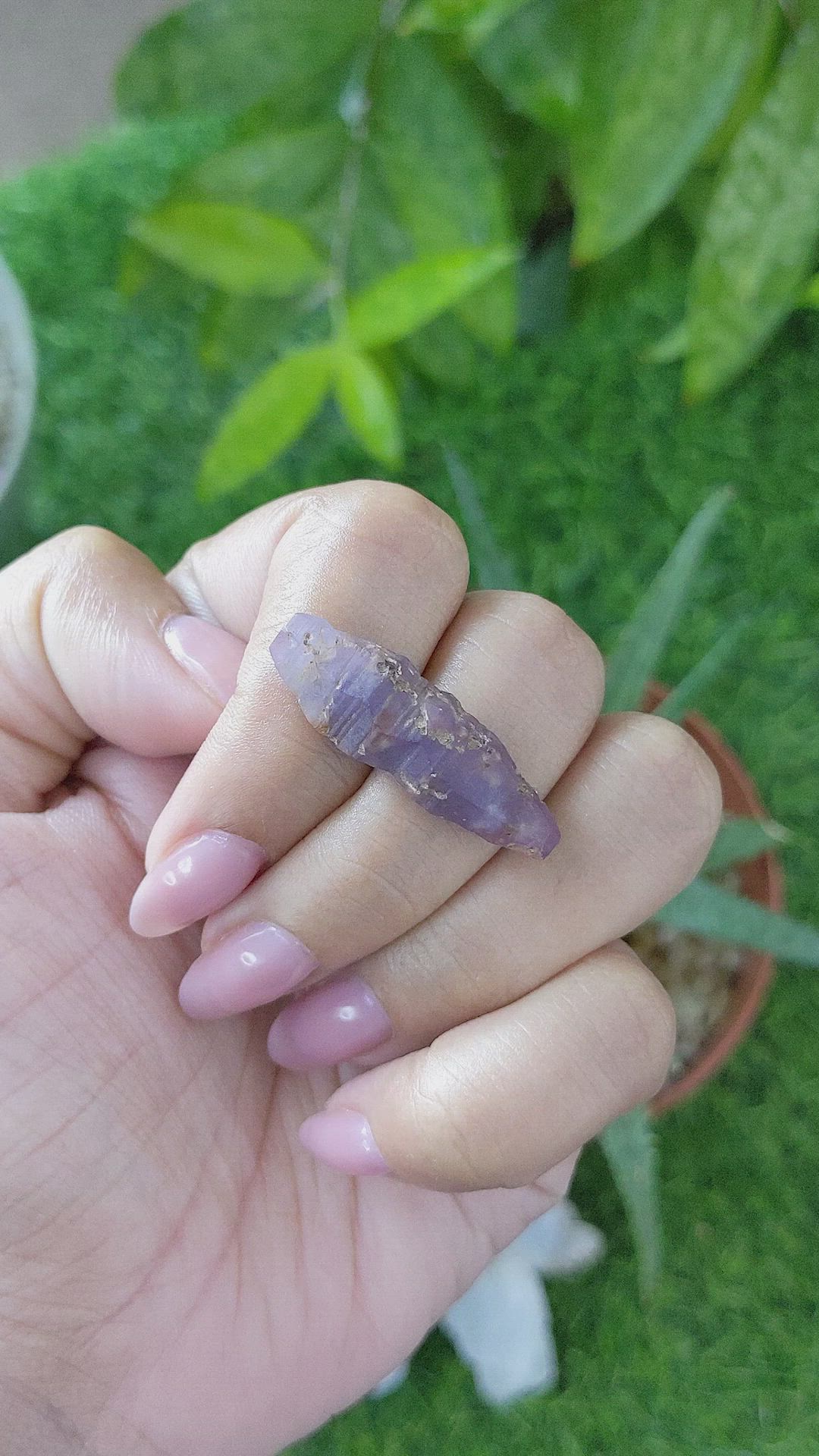 24.59 Ct. Pinkish Purple Sapphire from Ceylon (Sri Lanka) Size Video