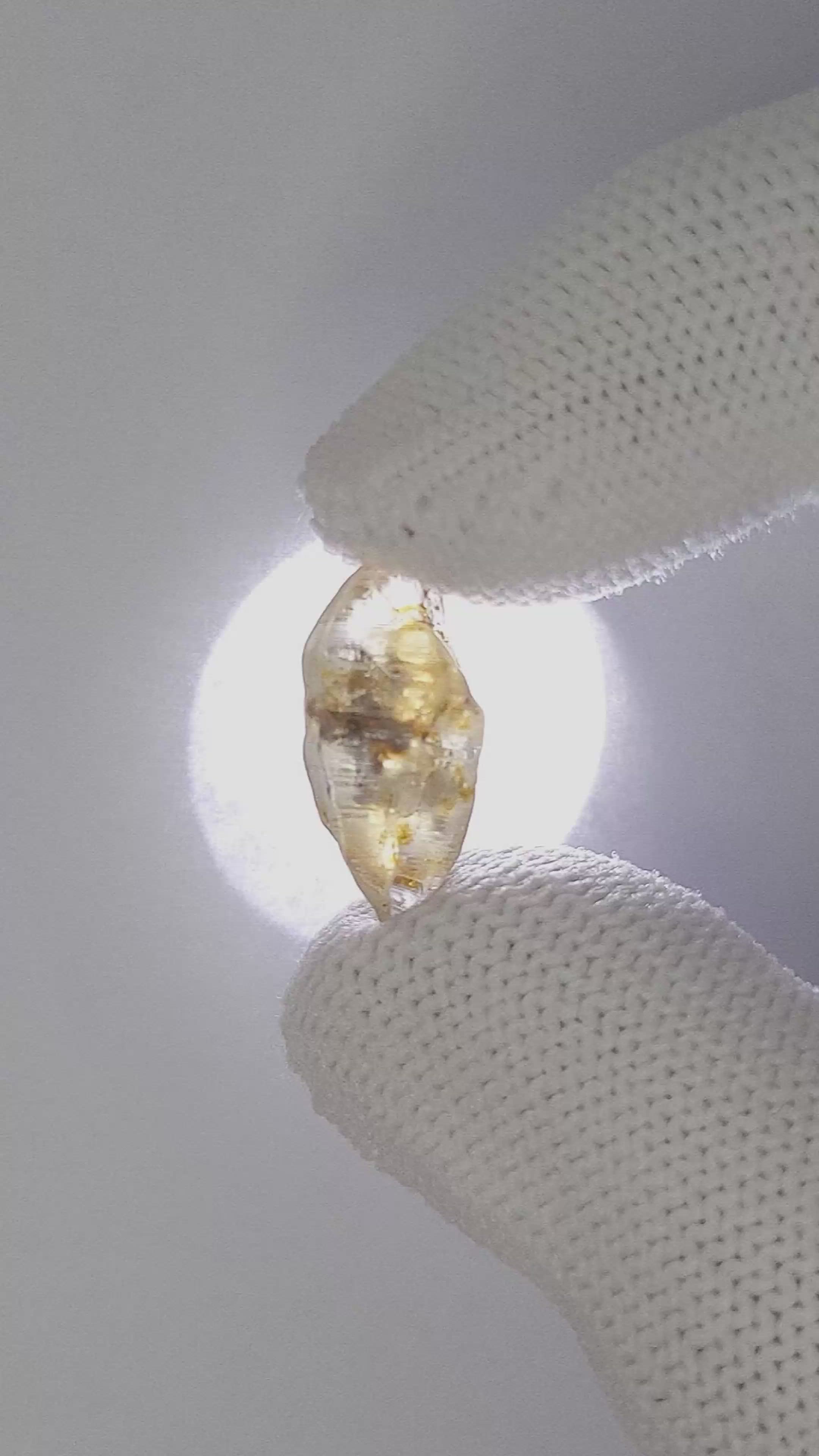 10.03 Ct. Bi Color / Parti Sapphire from Ceylon (Sri Lanka) Size Video
