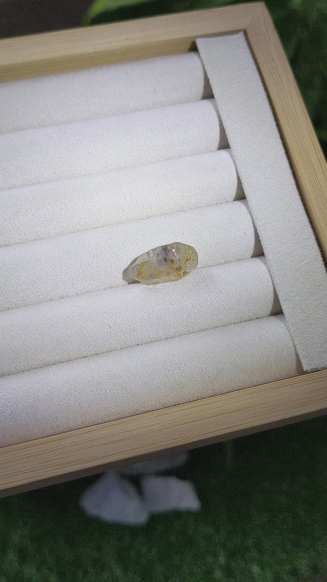 10.03 Ct. Bi Color / Parti Sapphire from Ceylon (Sri Lanka) Size Video