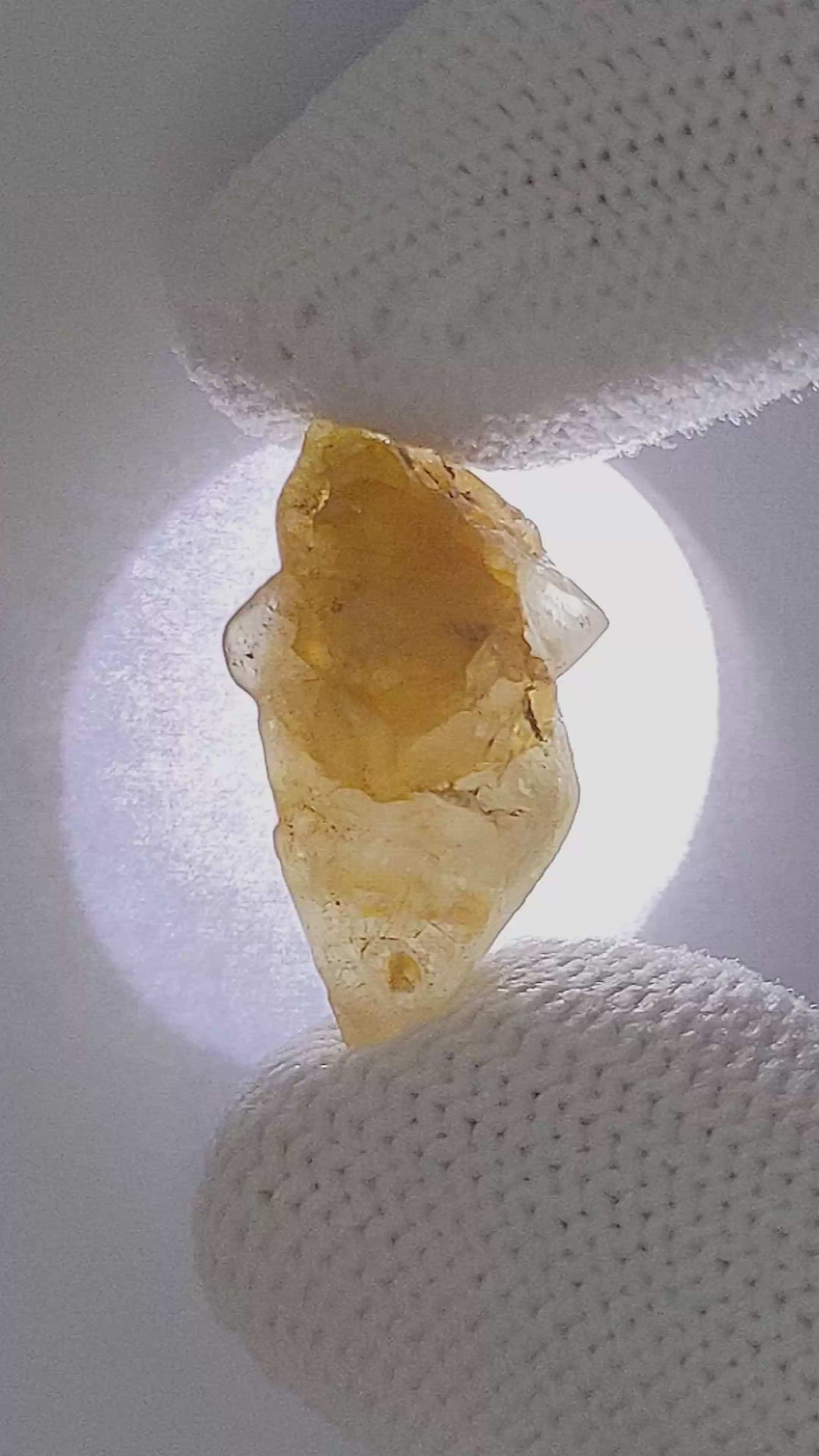 17.36 Ct. Yellow Sapphire from Ceylon (Sri Lanka) Size Video