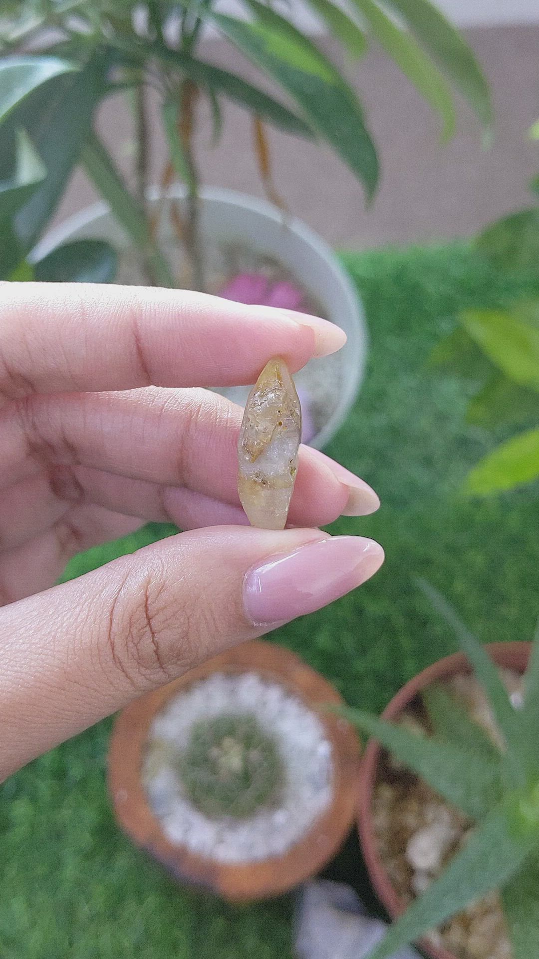 19.36 Ct. Bi Color / Parti Sapphire from Ceylon (Sri Lanka) Size Video