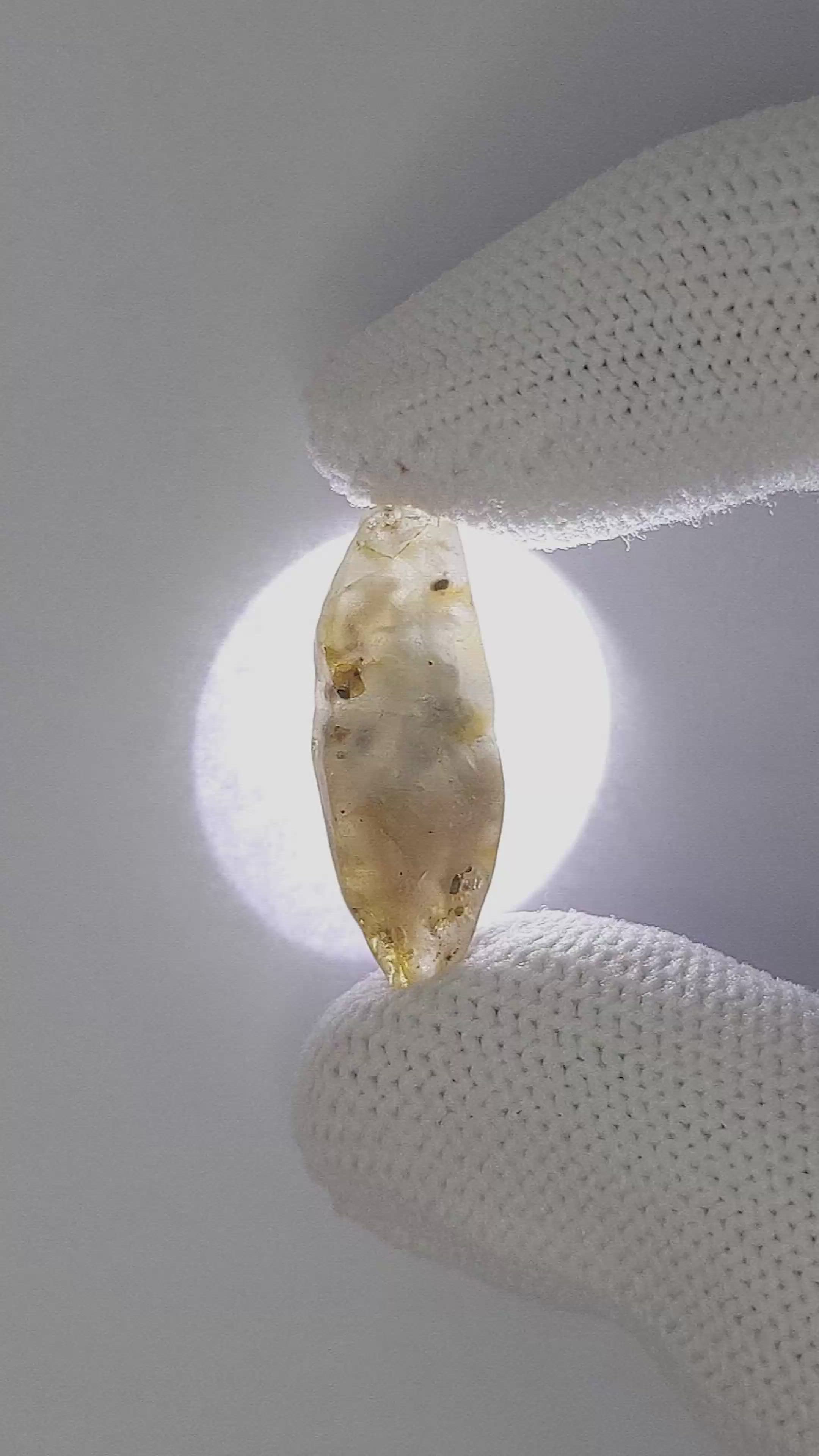19.36 Ct. Bi Color / Parti Sapphire from Ceylon (Sri Lanka) Size Video