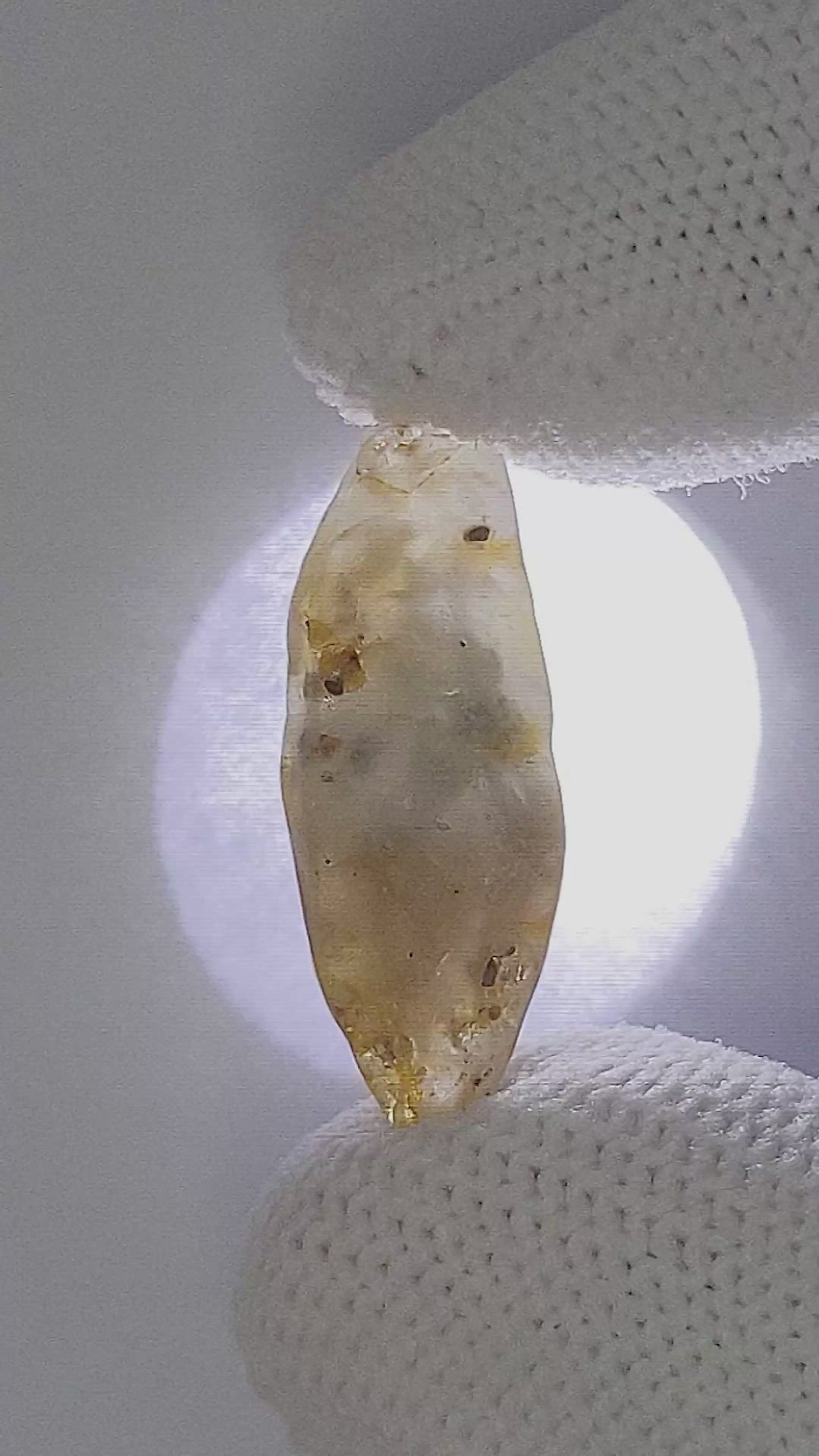 19.36 Ct. Bi Color / Parti Sapphire from Ceylon (Sri Lanka) Size Video