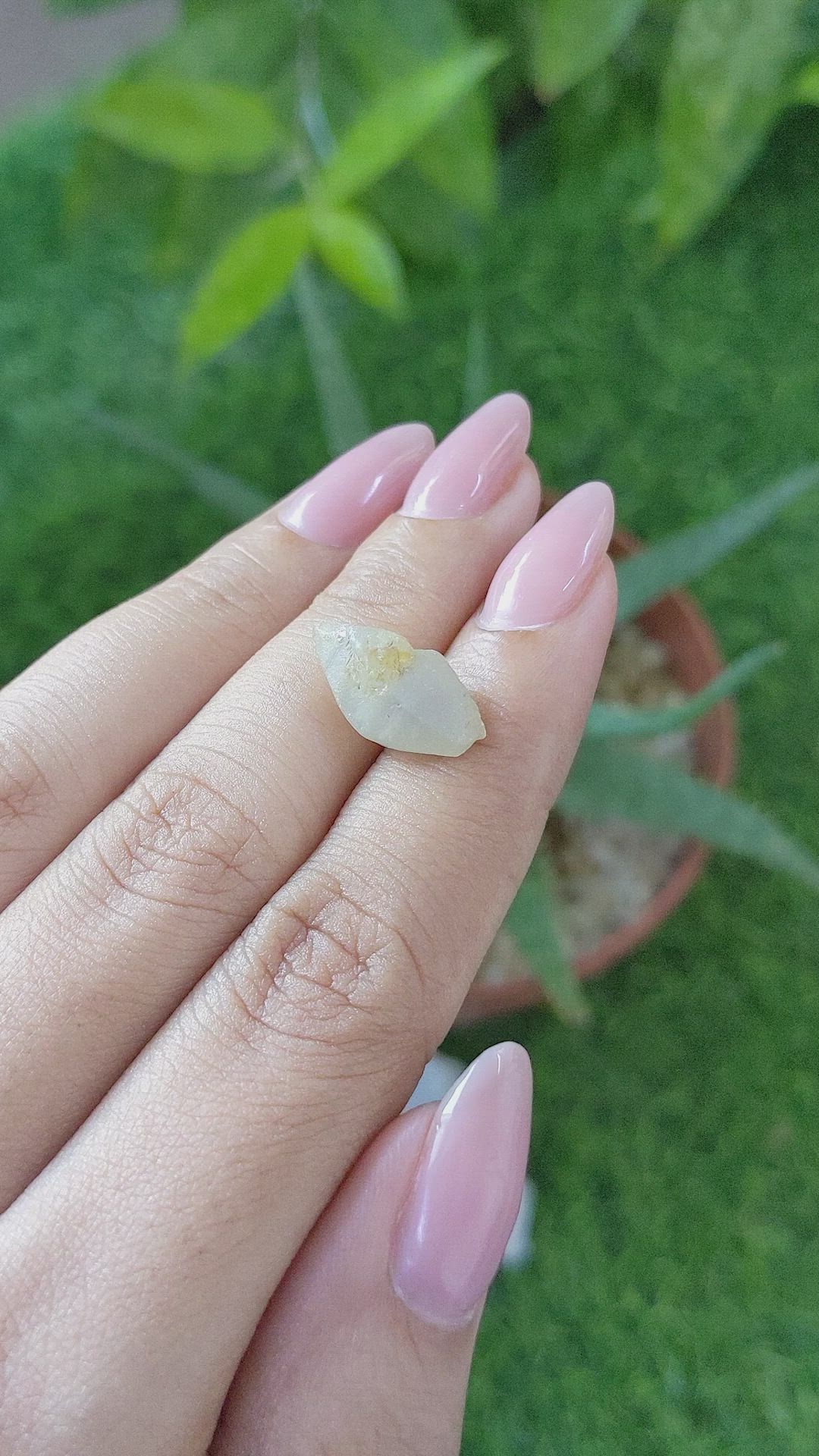 7.77 Ct. White Sapphire from Ceylon (Sri Lanka) Size Video