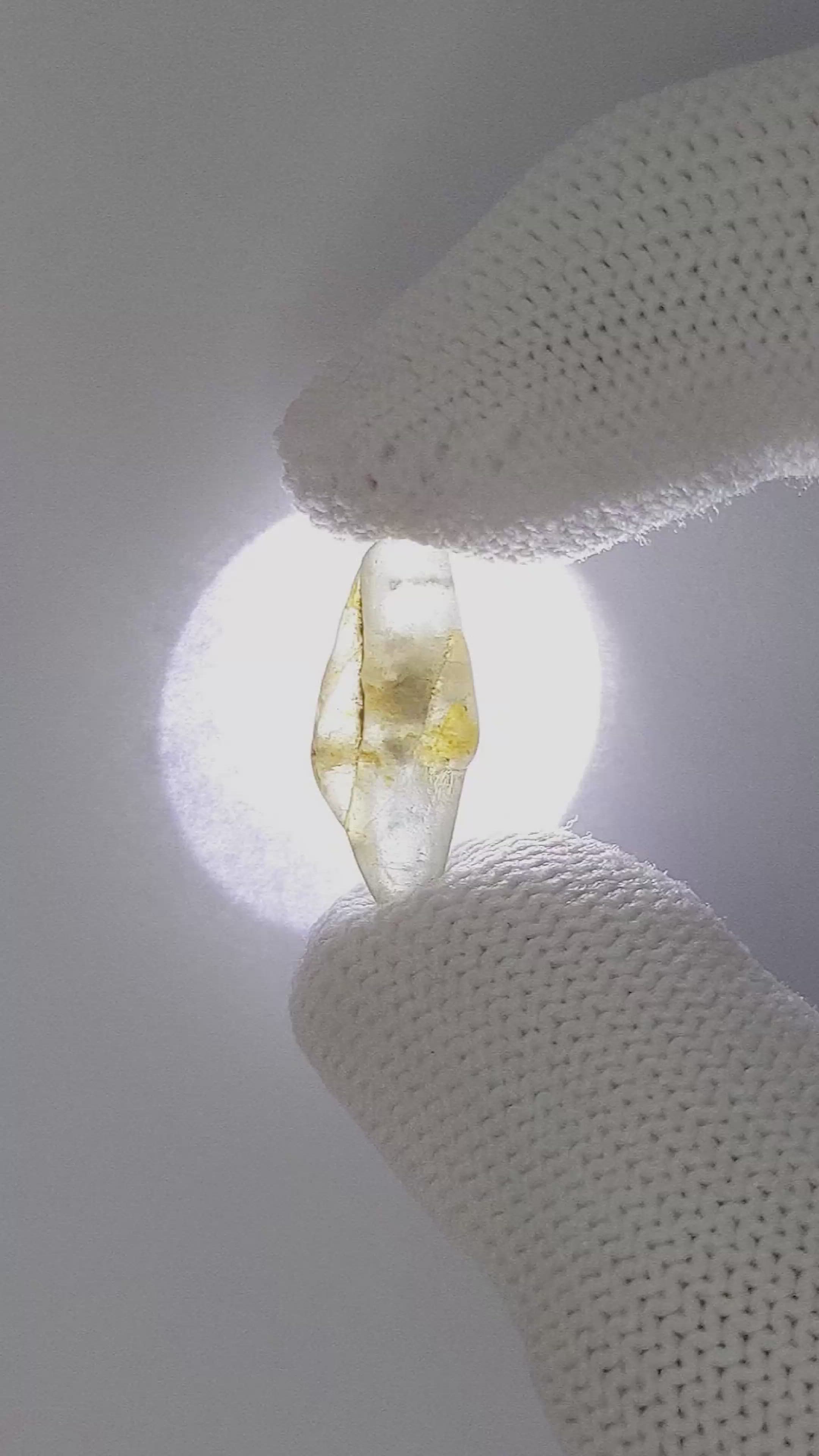 7.01 Ct. Bi Color / Parti Sapphire from Ceylon (Sri Lanka) Size Video