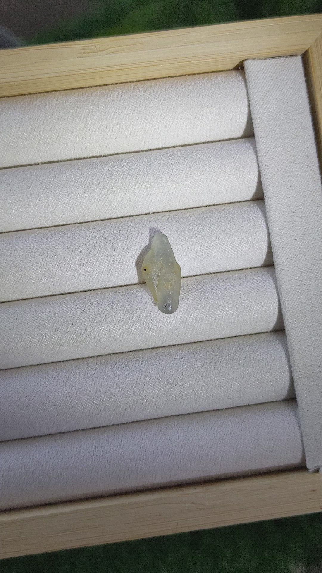 7.01 Ct. Bi Color / Parti Sapphire from Ceylon (Sri Lanka) Size Video