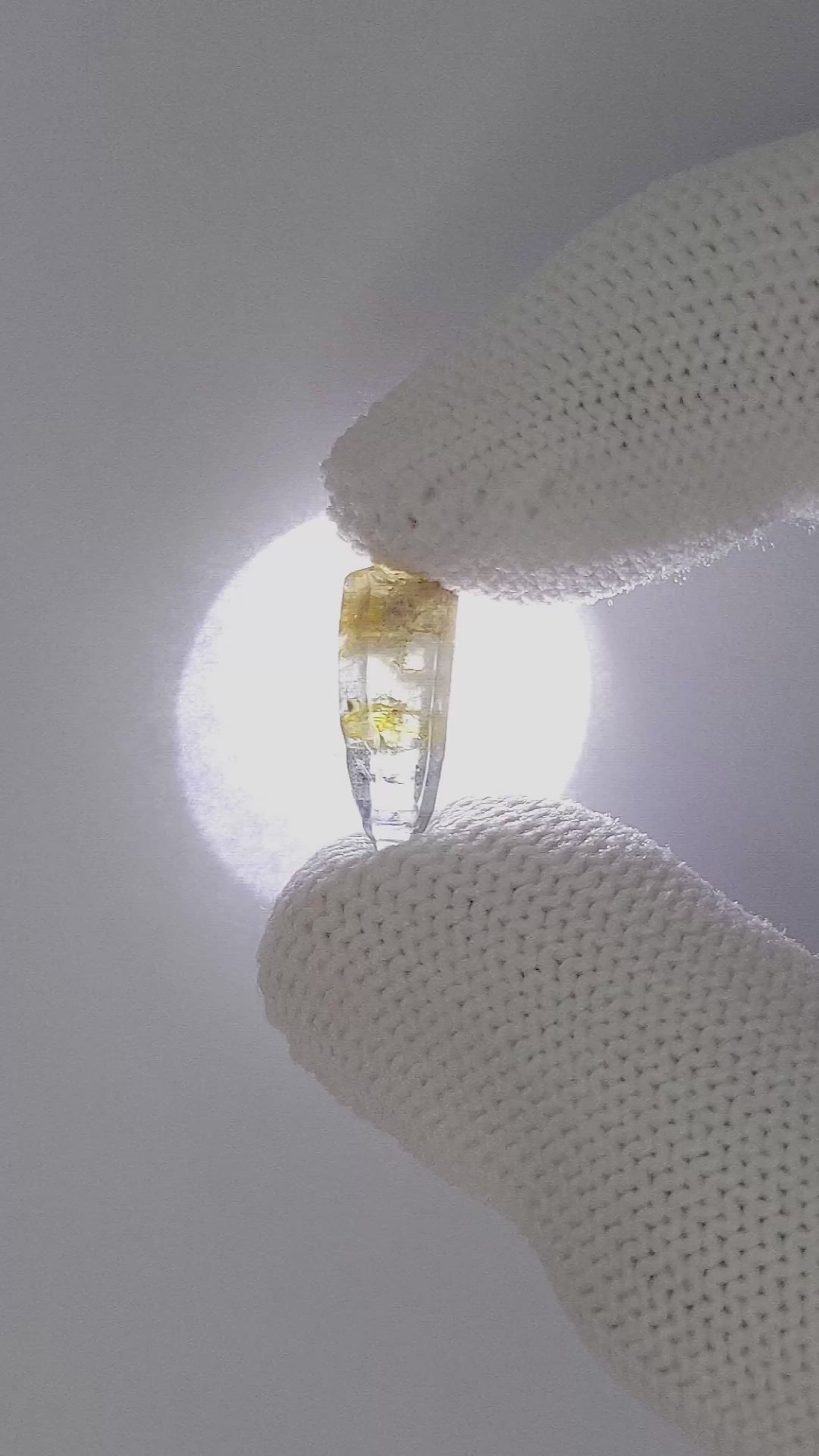 4.11 Ct. Bi Color / Parti Sapphire from Ceylon (Sri Lanka) Size Video
