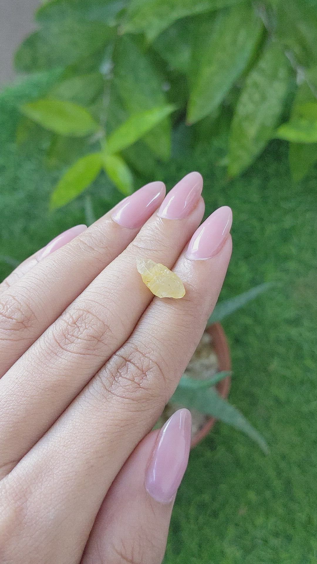 4.62 Ct. Yellow Sapphire from Ceylon (Sri Lanka) Size Video
