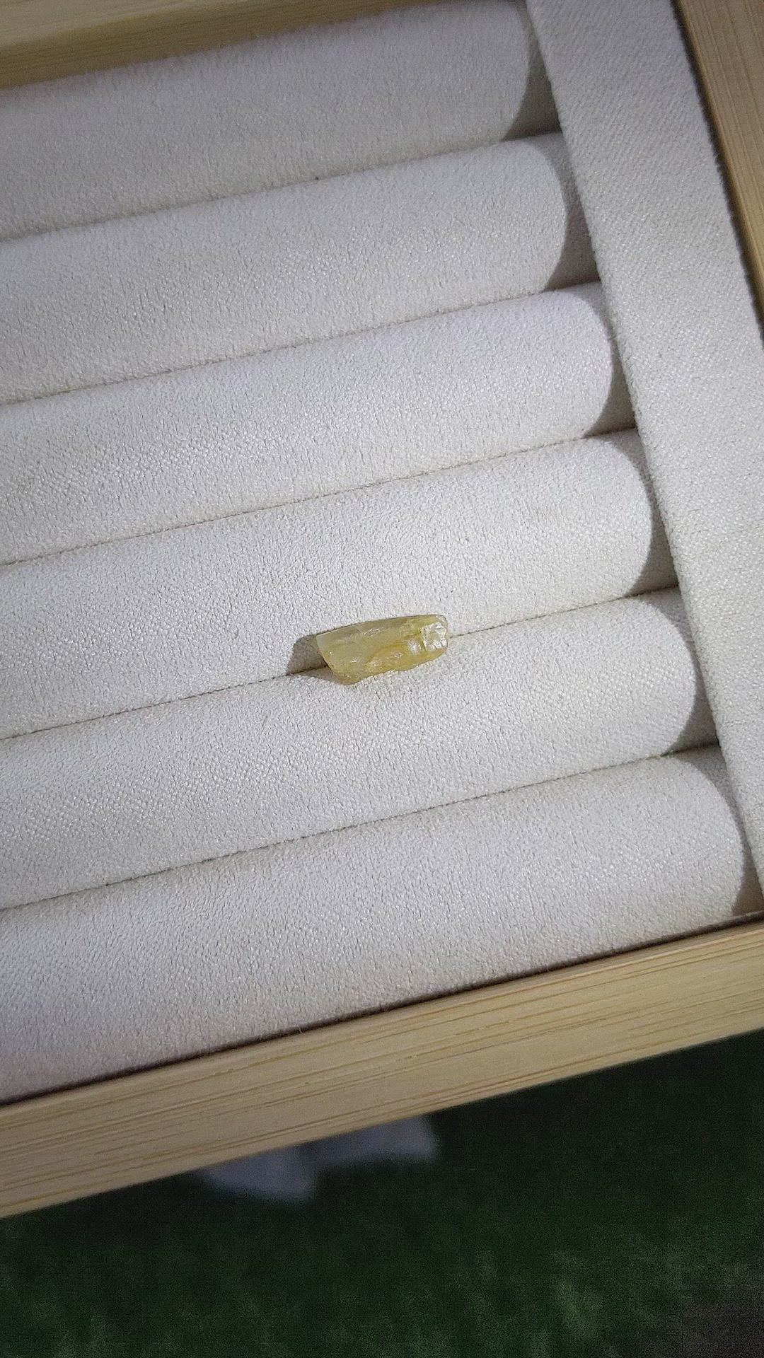 2.10 Ct. Yellow Sapphire from Ceylon (Sri Lanka) Size Video