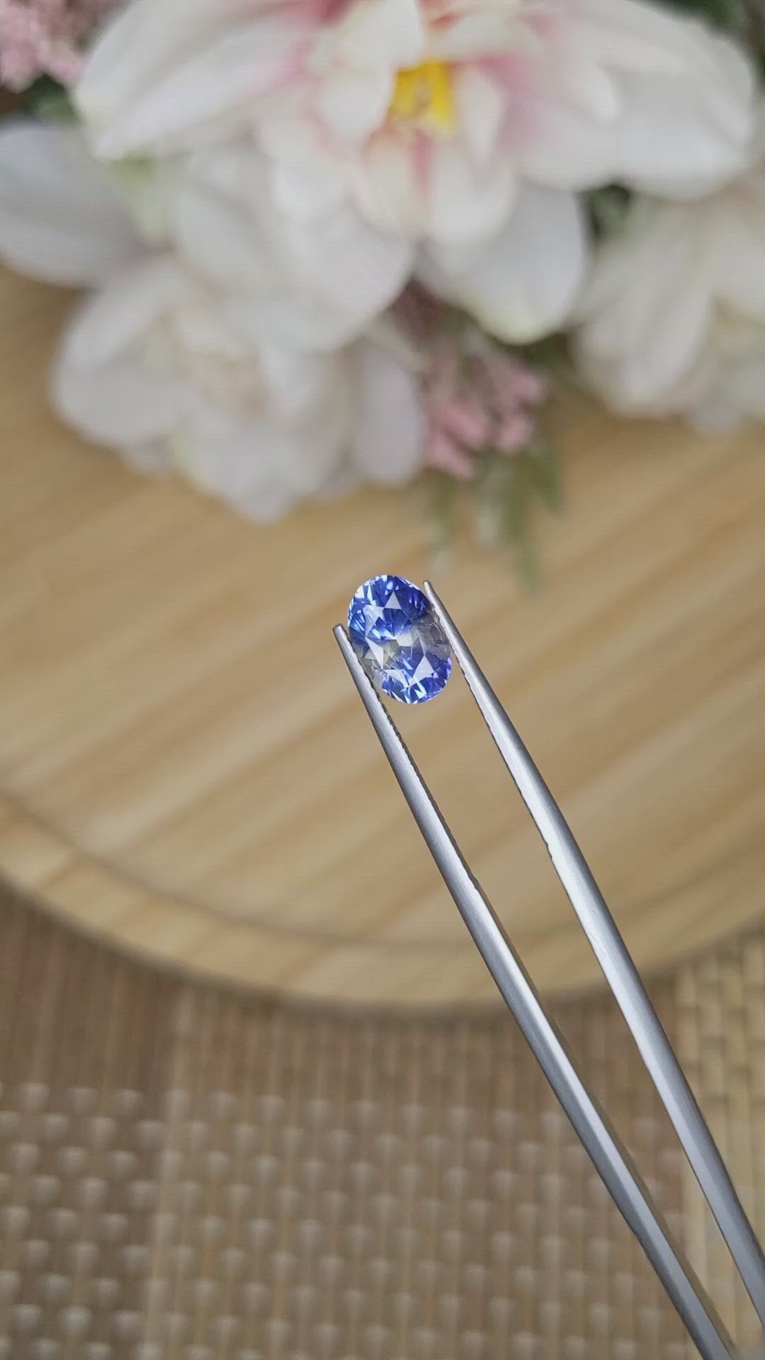 2.23 Ct. Bi Color Sapphire from Ceylon (Sri Lanka) Size Video