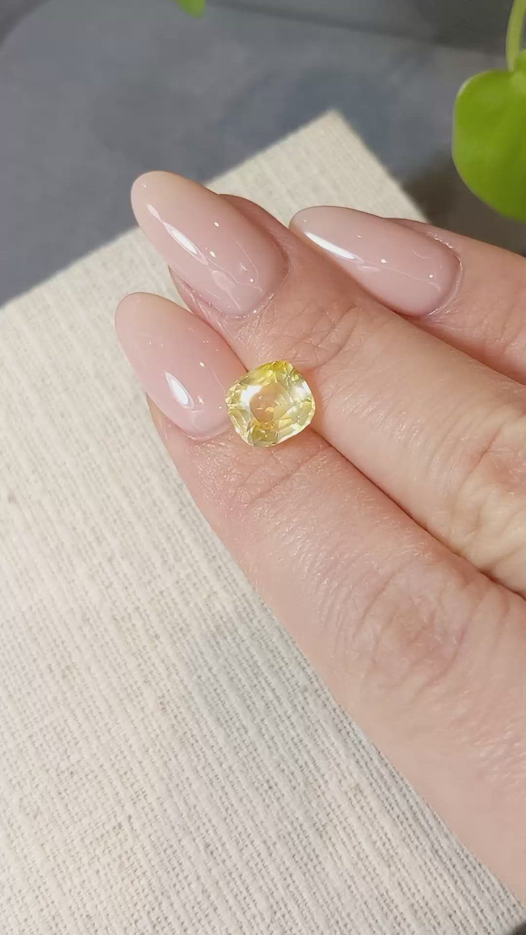 3.30 Ct. Yellow Sapphire from Ceylon (Sri Lanka) Size Video
